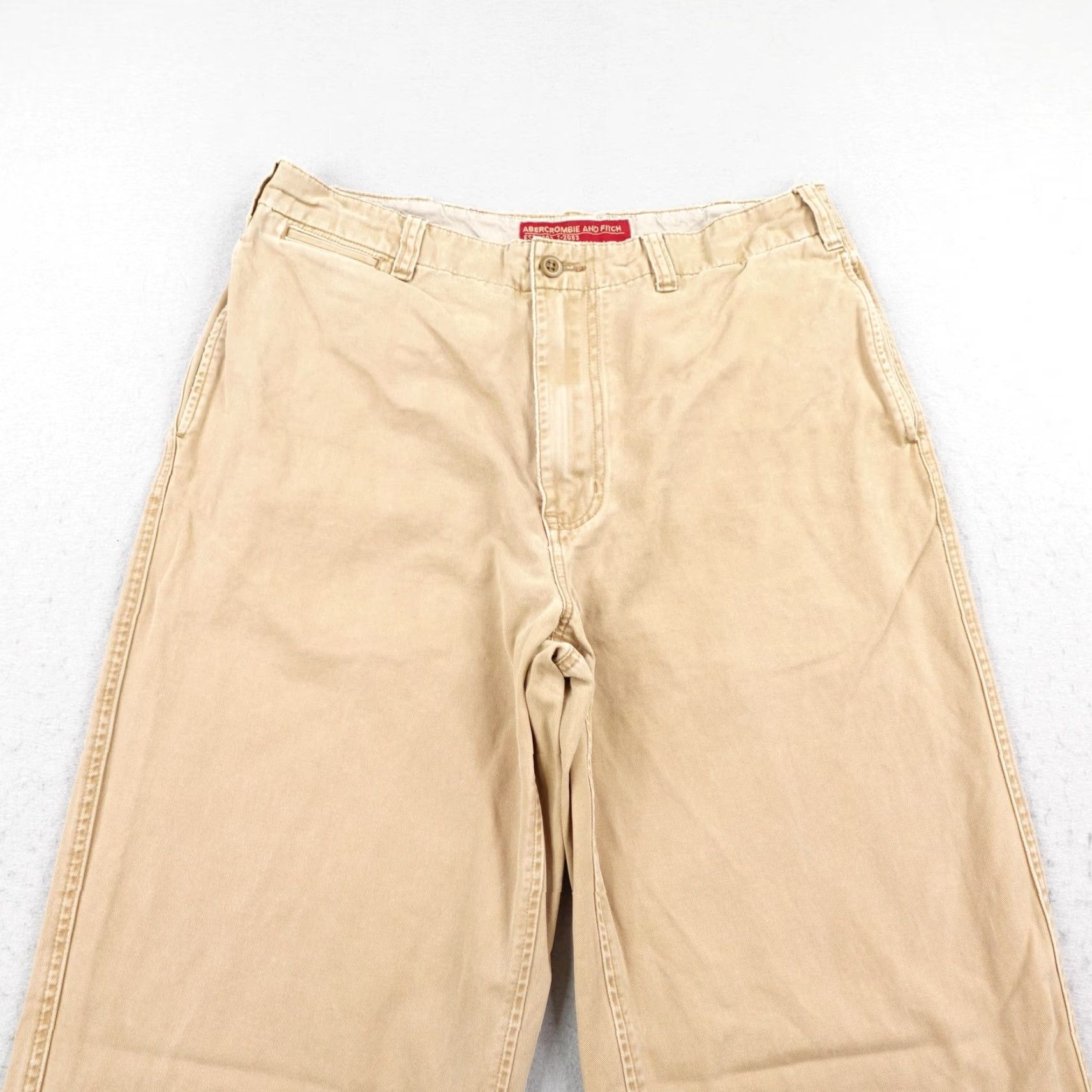 Abercrombie & Fitch VINTAGE Abercrombie & Fitch Pants Mens 33 Khaki Chino Baggy Relaxed 27in Inseam Beige 90s Y2K Distressed Mens Clothing Size US 33 - 2 Thumbnail