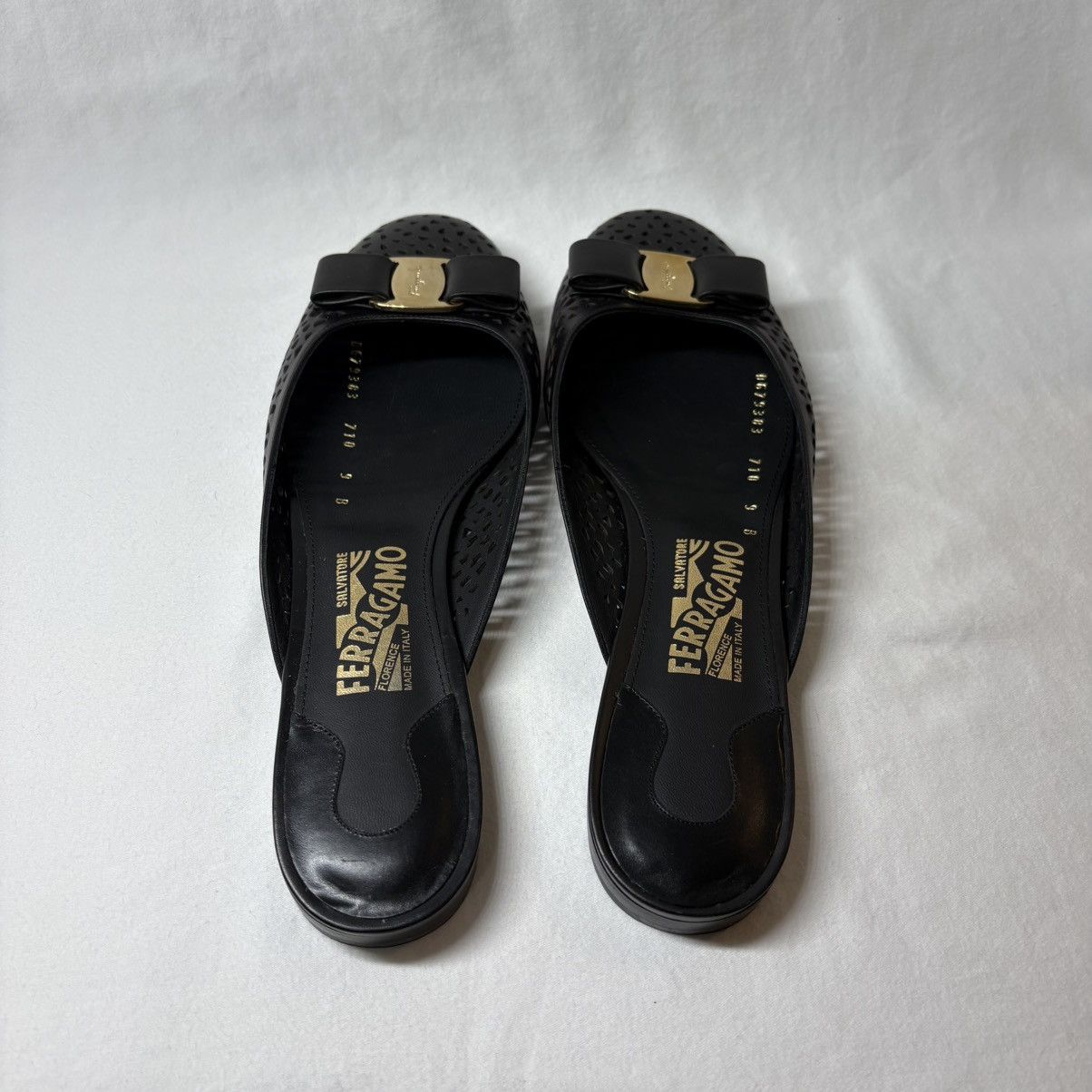 Salvatore Ferragamo AUTHENTIC Salvatore Ferragamo Black Flats Size US 9 / IT 39 - 4 Thumbnail