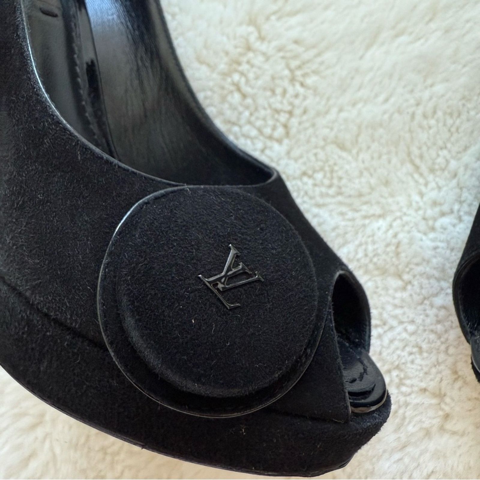 Louis Vuitton Louis Vuitton suede high heels shoes size 35 EU Authentic Size US 5 / IT 35 - 2 Thumbnail