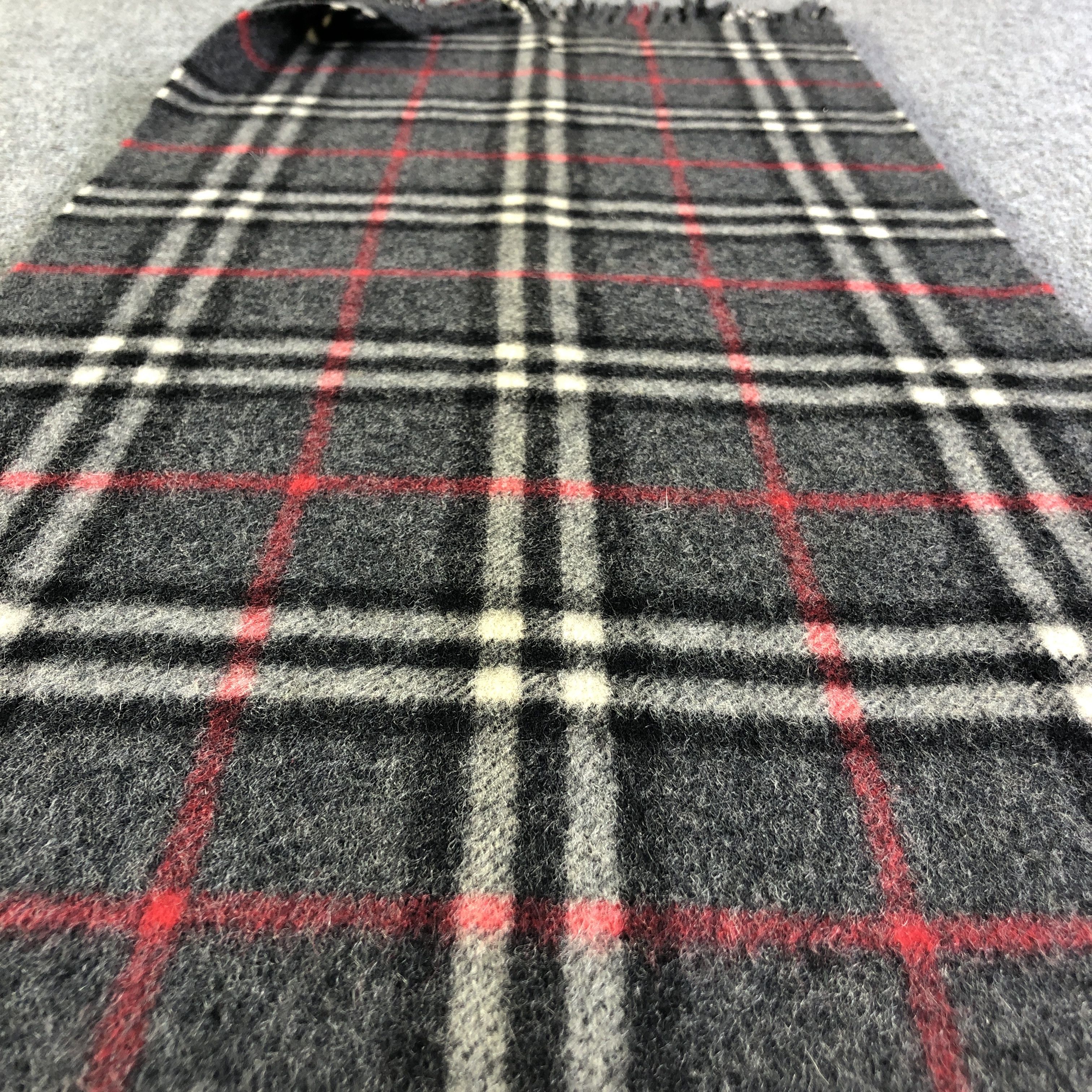 Burberry Burberrys Nova Check Cashmere Scarf Muffler Neckwear V2673 Size ONE SIZE - 7 Thumbnail