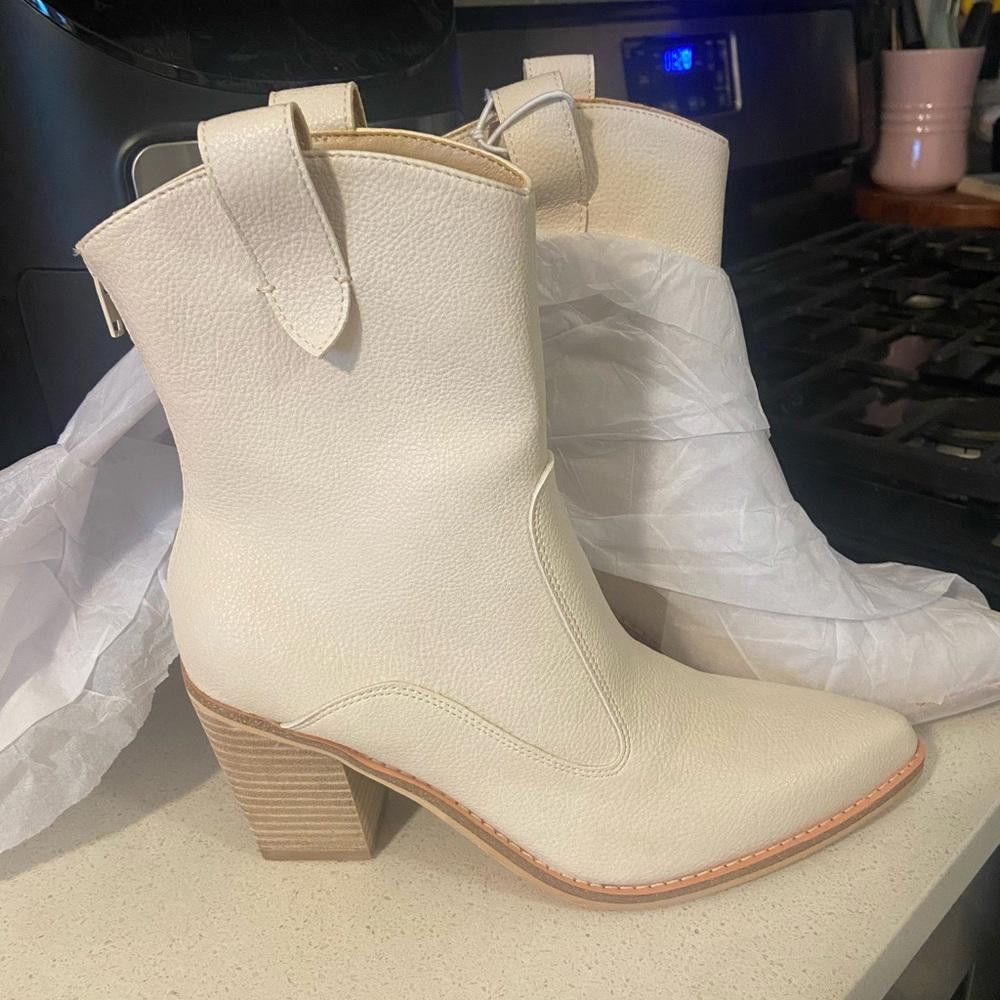 Designer Chic White Leather Heeled Ankle Boots SIZE 7 Size US 7 / IT 37 - 5 Thumbnail