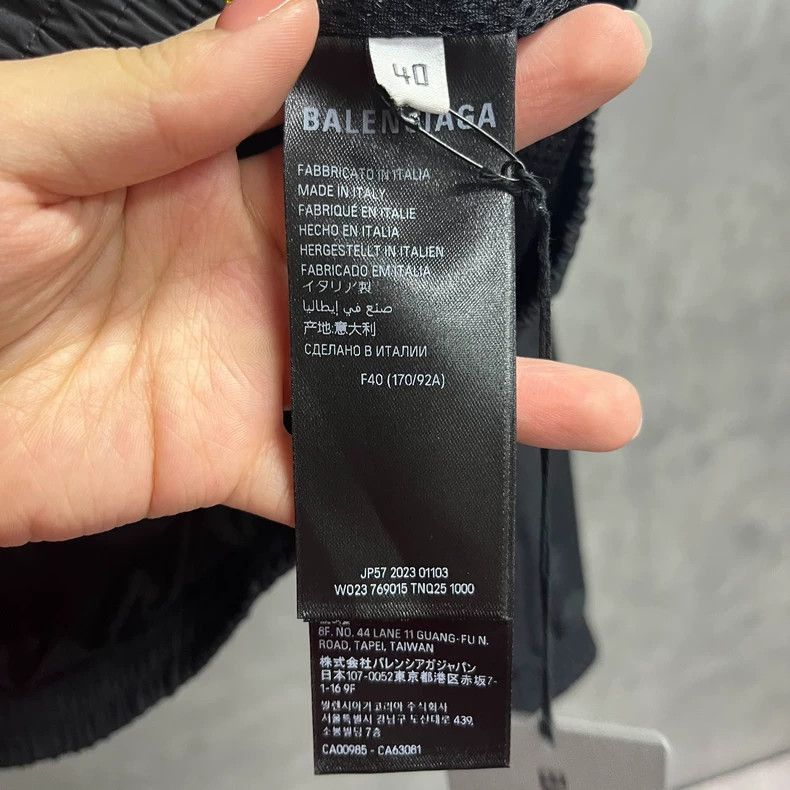 Balenciaga Balenciaga latest black letter logo printed long sleeved ja Size US S / EU 44-46 / 1 - 3 Thumbnail