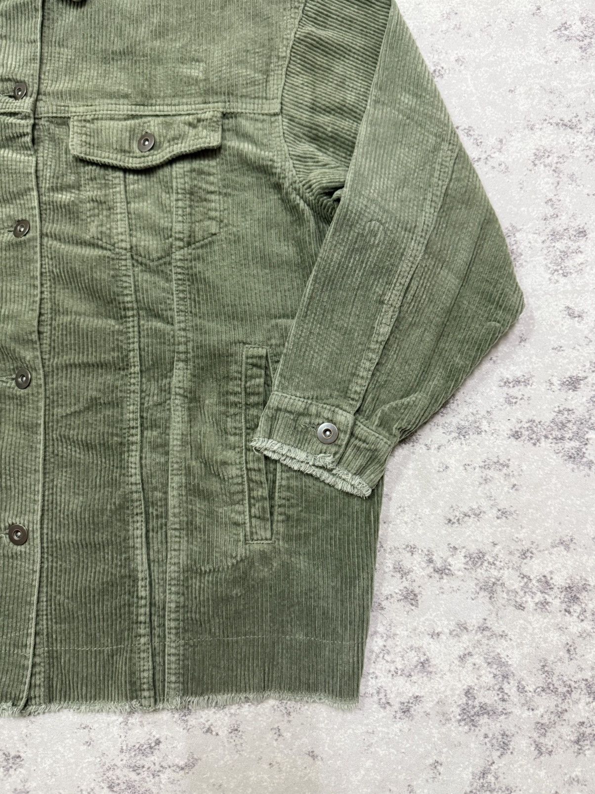 Zara Zara Oversized green corduroy button up shirt with a raw hem Size S / US 4 / IT 40 - 5 Thumbnail