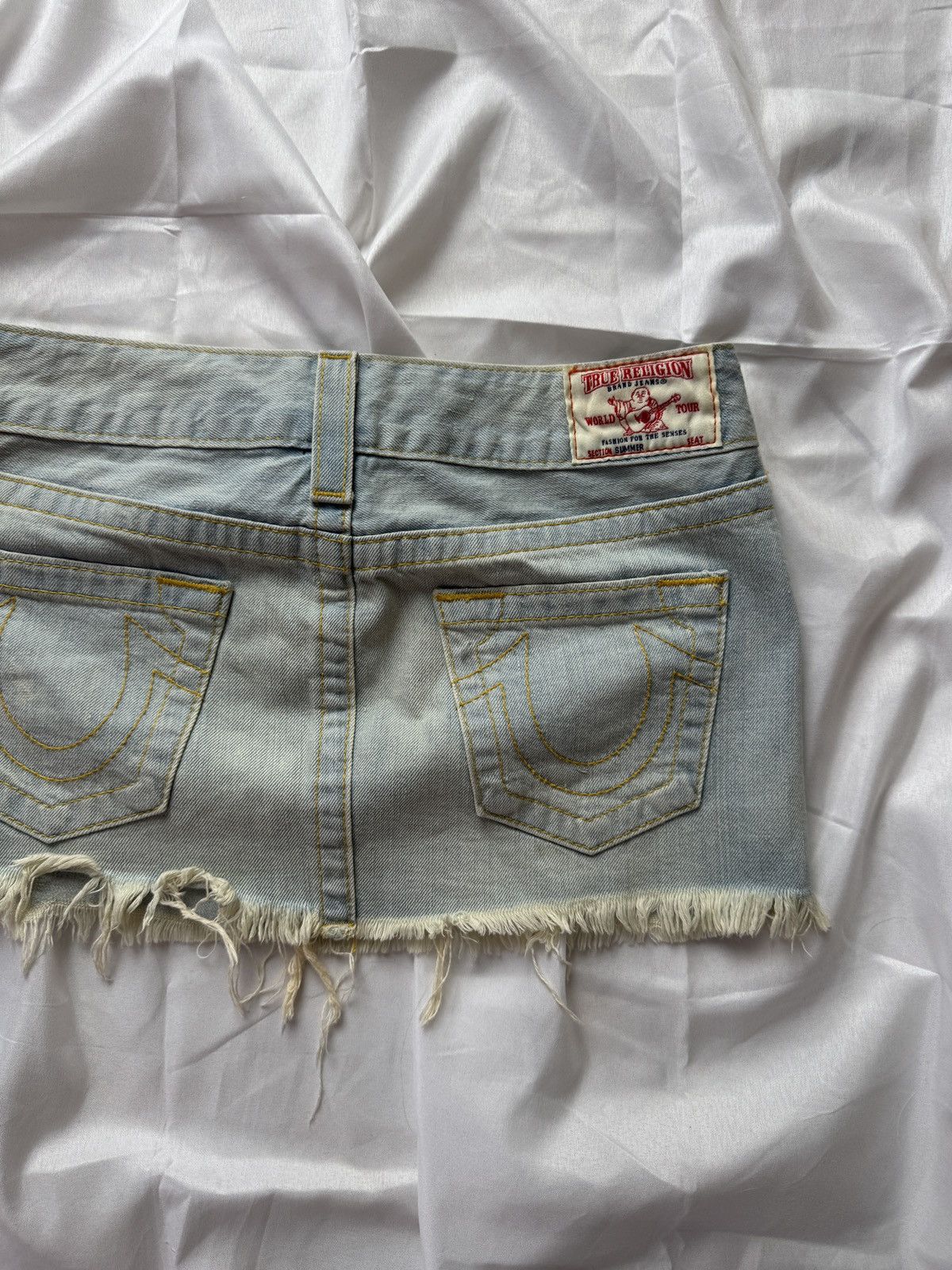 True Religion True Religion Y2K Big Logo Distressed Denim Sexy Mini Skirt Size 27" / US 4 / IT 40 - 3 Thumbnail