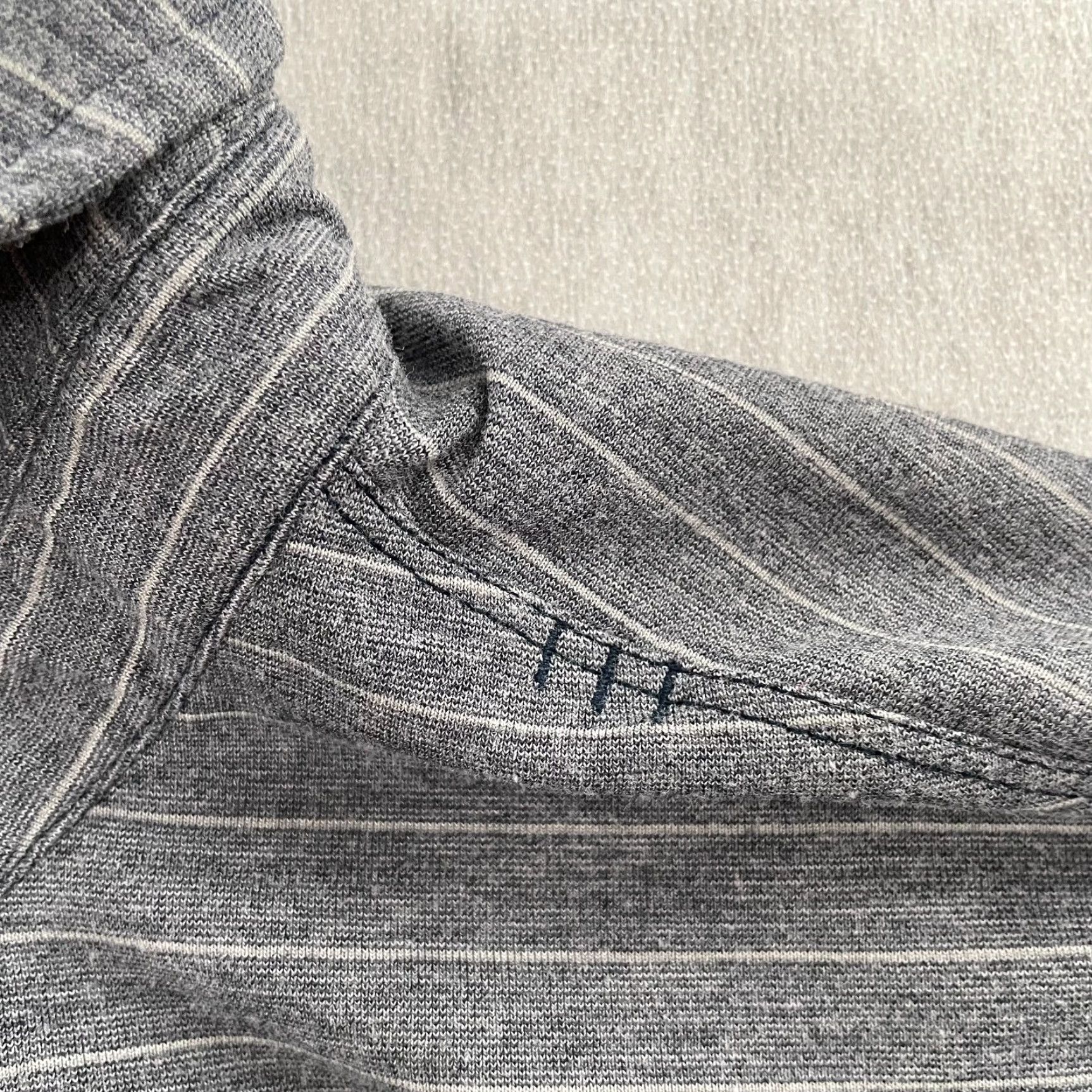 Lululemon VINTAGE Lululemon Polo Shirt Men XL Short Sleeve Gray Striped Athleisure Size US XL / EU 56 / 4 - 4 Thumbnail