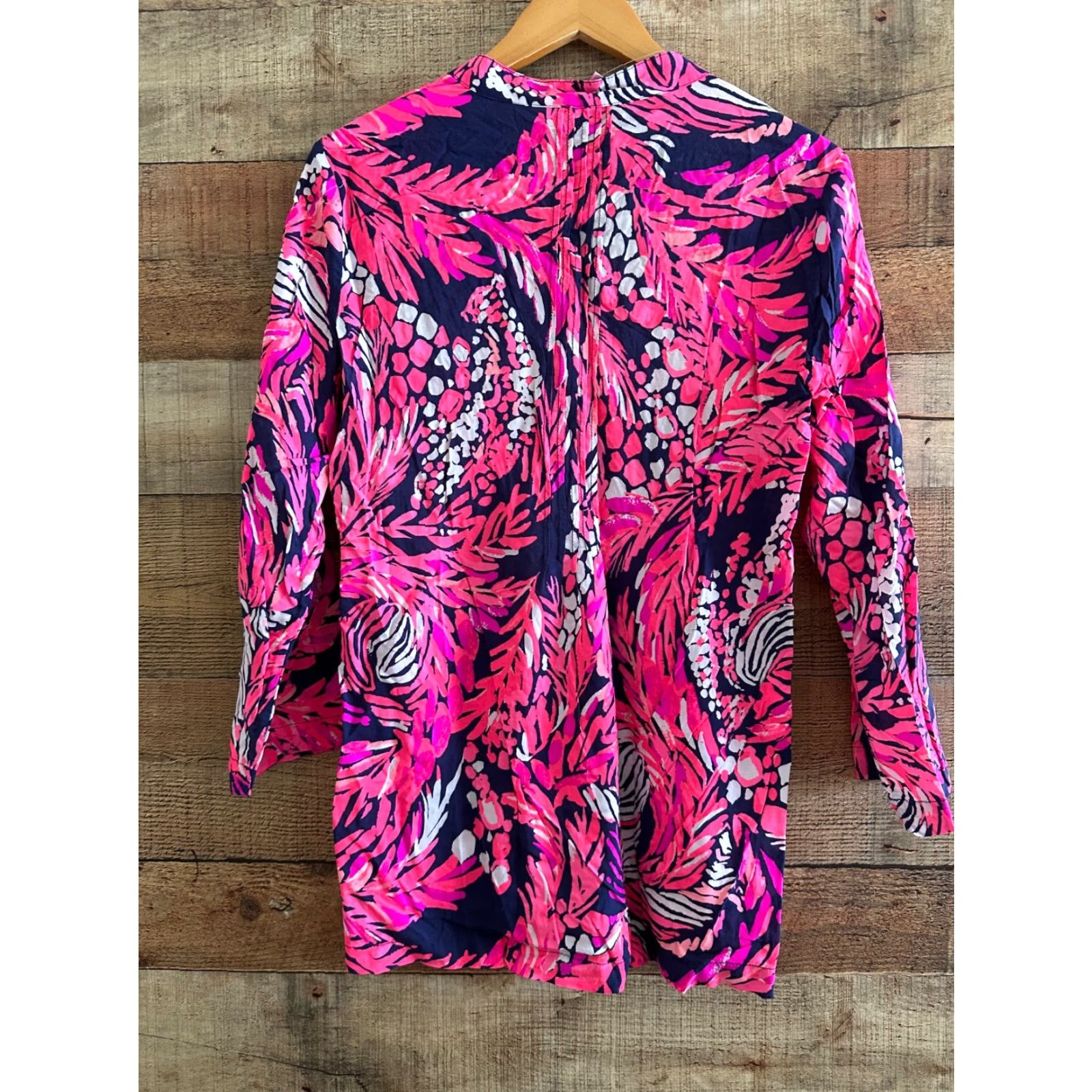 Lilly Pulitzer Lilly Pulitzer Sarasota Tunic Womens Medium NWT Pink V-Neck 3/4 Sleeve Relaxed Regular Tunic Jungle in Here MSRP 128.00 Size M / US 6-8 / IT 42-44 - 2 Thumbnail