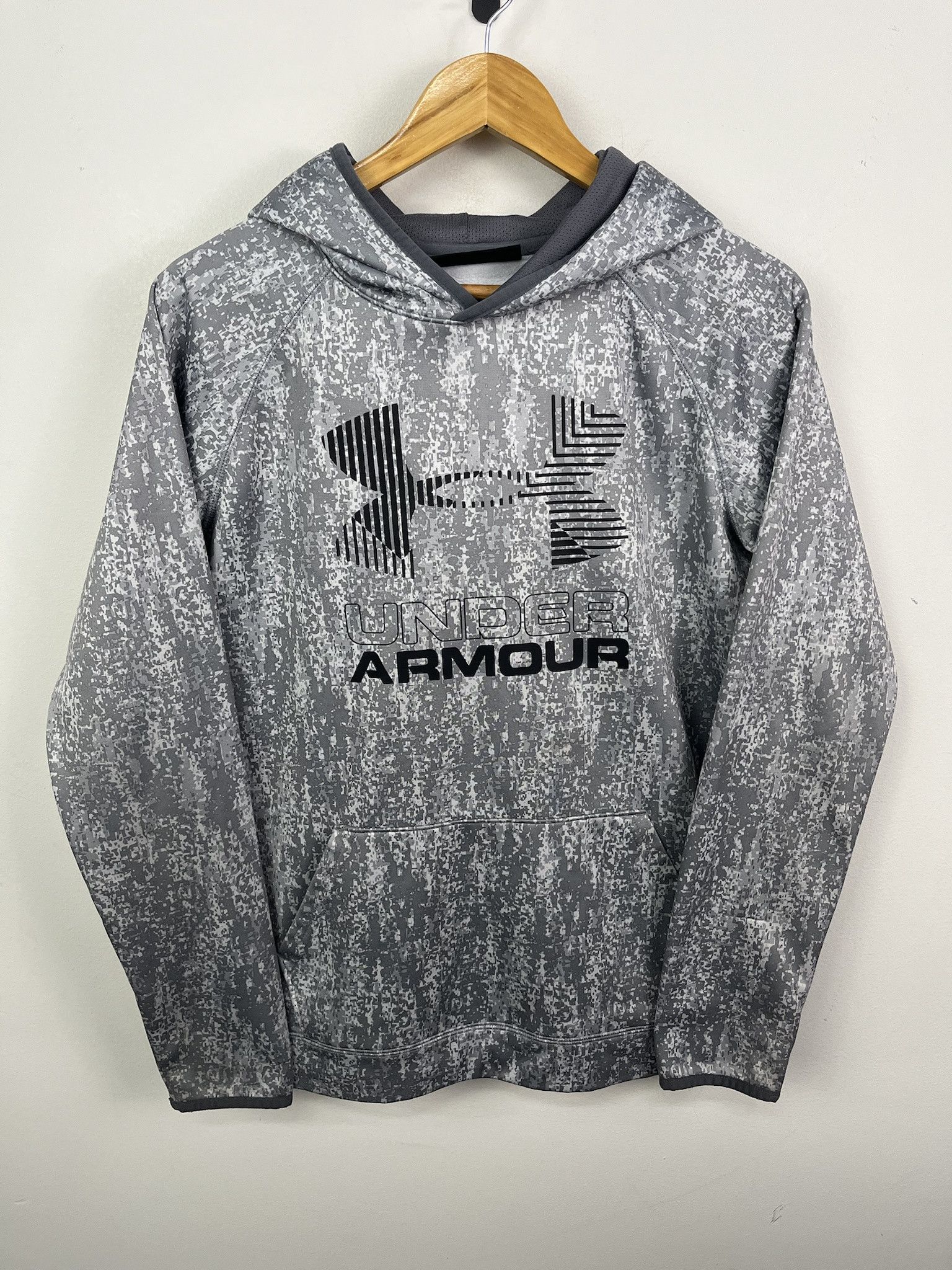 Vintage Vintage 00's Y2K Under Armour Grey Digital Camo Pullover Hoodie Size Youth XL Size US XL / EU 56 / 4 - 1 Thumbnail