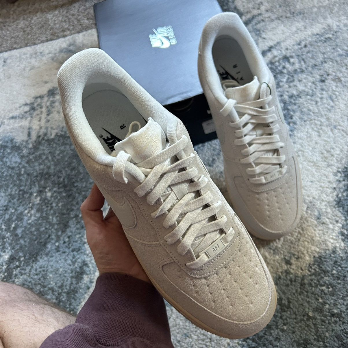 Nike WiNTER 2021 AiR FORCE 1 PREMiUM SUMMiT WHiTE PEARL SUEDE AF1 Size US 9.5 / EU 42-43 - 8 Thumbnail