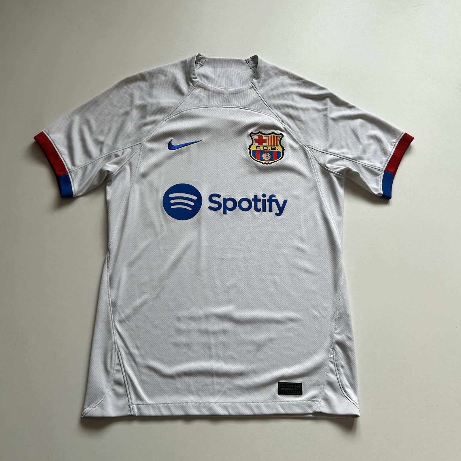 NIKE FC BARCELONA SOCCER JERSEY Men’s Size Small DX2686-101