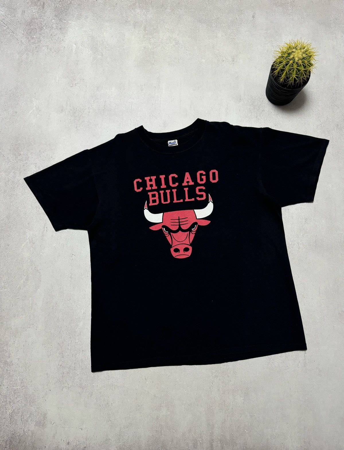 NBA × Vintage Vintage Chicago Bulls T Shirt Baggy NBA Basketball Tee 90s Size US XL / EU 56 / 4 - 1 Thumbnail