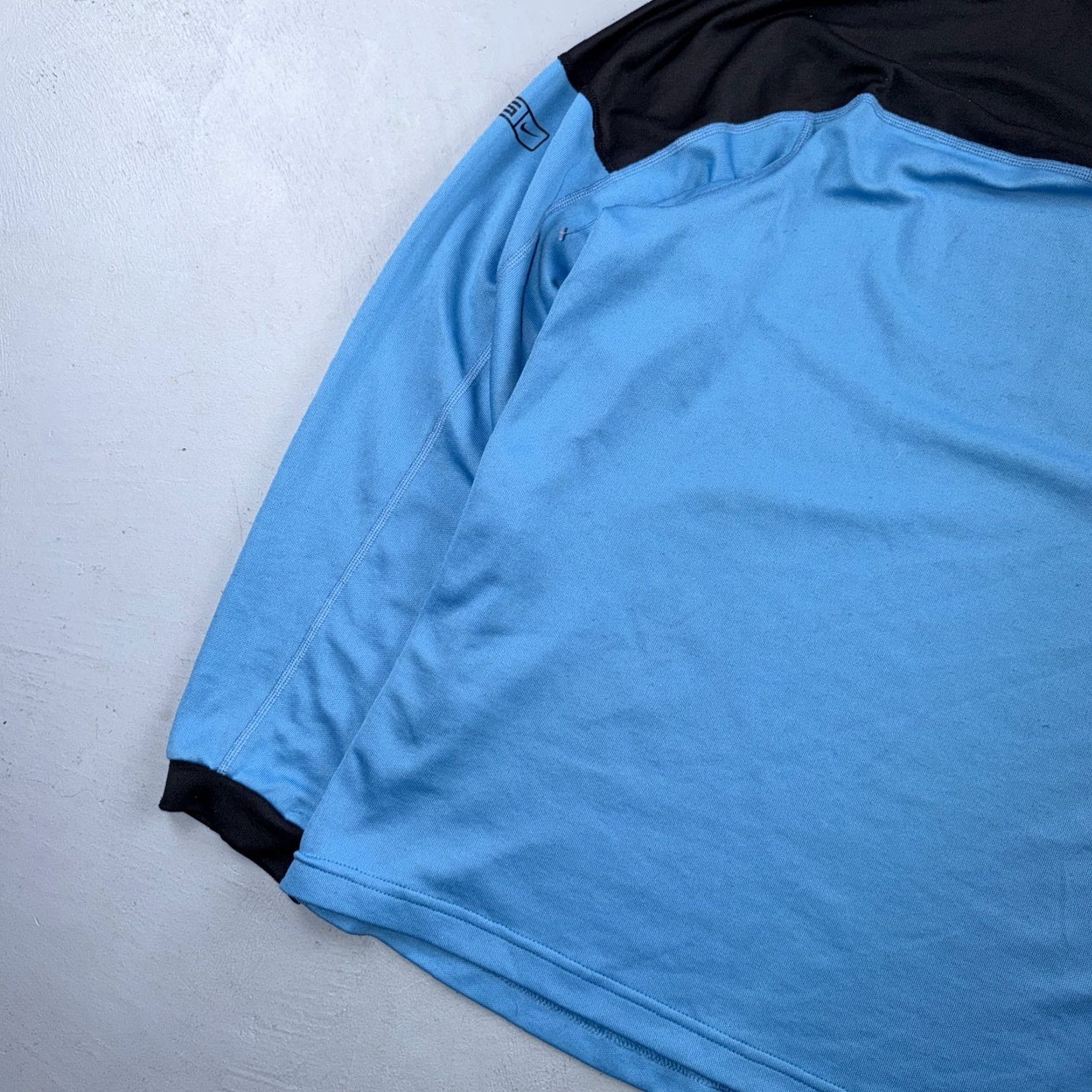 Nike ACG VINTAGE Nike ACG Base Layer Shirt XL Black Blue Comfort & Durability Outdoor Y2K 90s Mens Pullover Lightweight Medium Logo Size US XL / EU 56 / 4 - 3 Thumbnail