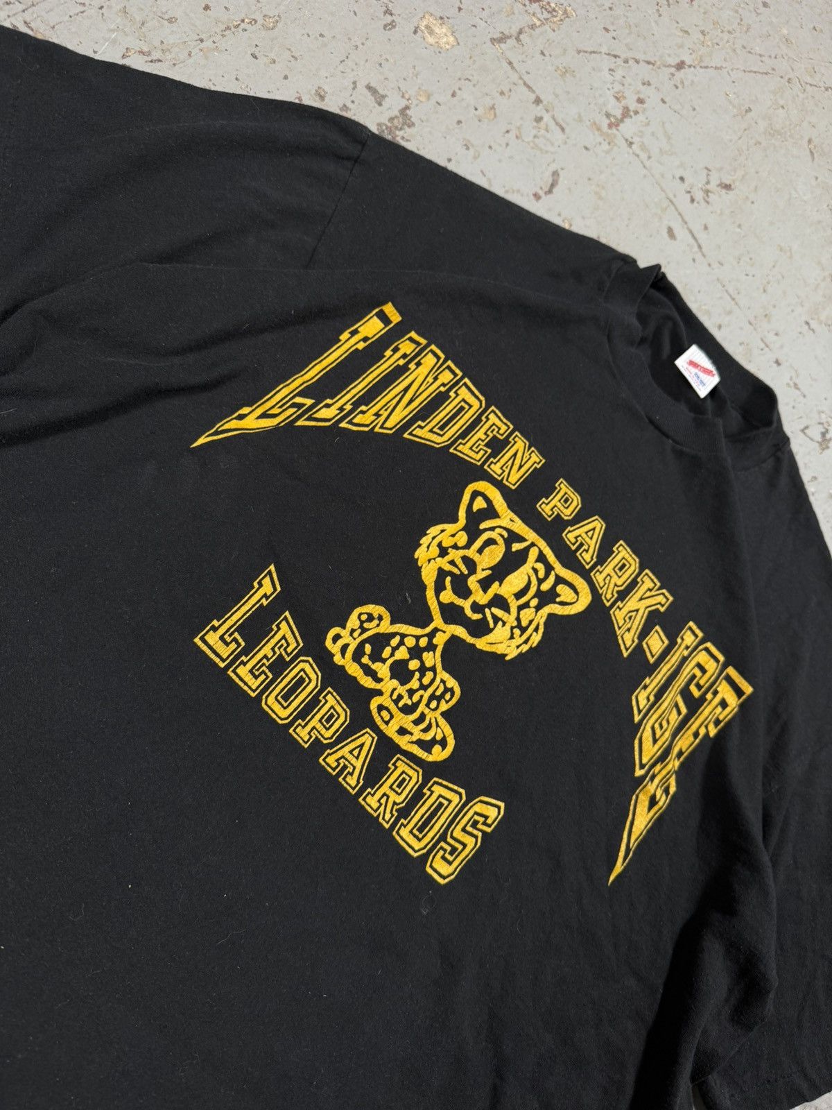 Vintage Vintage Single Stitch Lindon Park Ice Leopards Cropped Tee Size US L / EU 52-54 / 3 - 2 Thumbnail