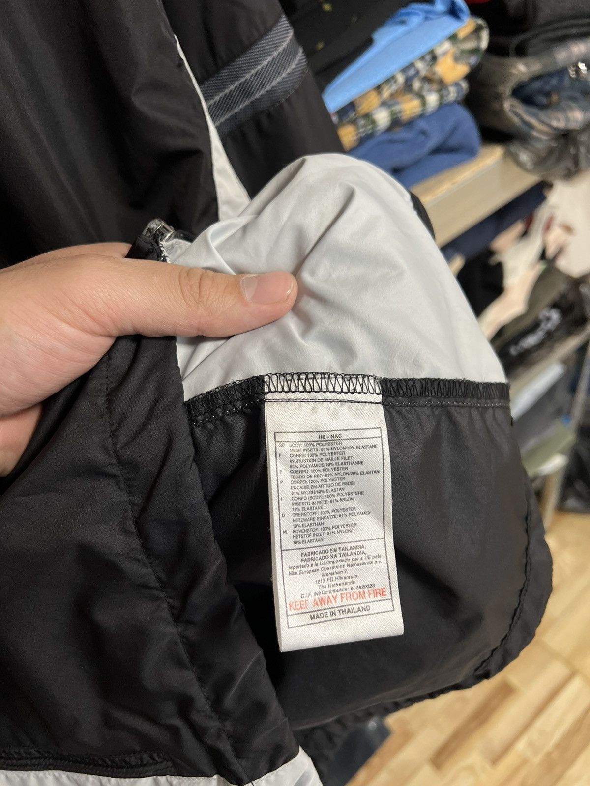 Nike × Vintage Nike Vintage Black Nylon Marathon New York 98 Track Jacket Size US L / EU 52-54 / 3 - 9 Thumbnail