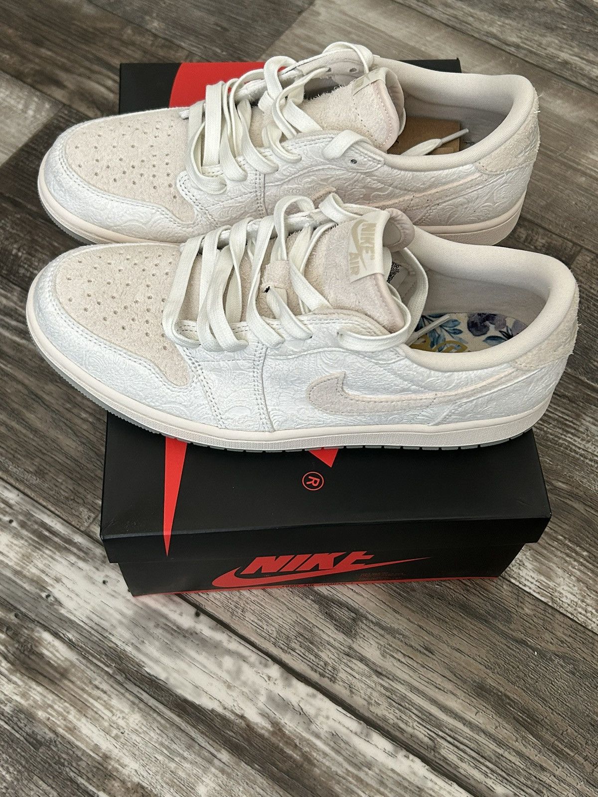 Nike Jordan 1 low og Size US 10.5 / EU 43-44 - 1 Thumbnail