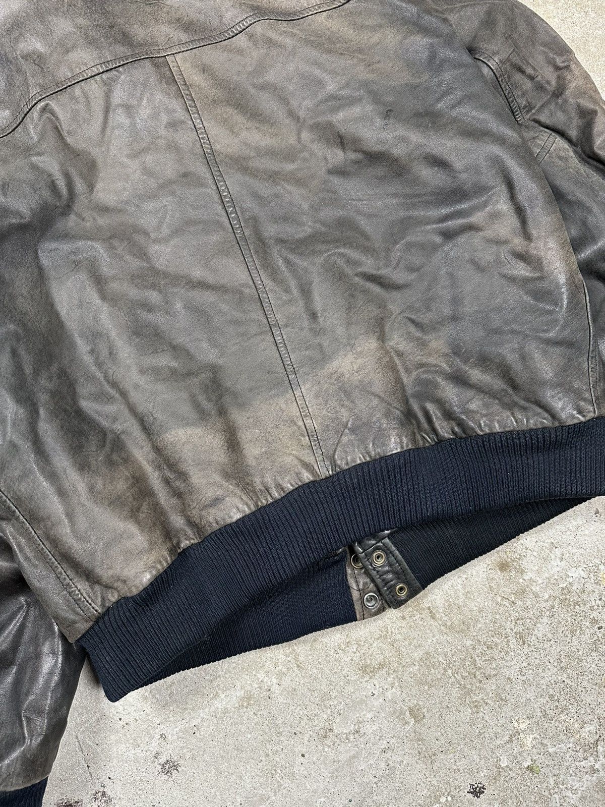 Other Vintage 90s Black Distressed Leather Bomber Jacket Army Size US XL / EU 56 / 4 - 18 Thumbnail