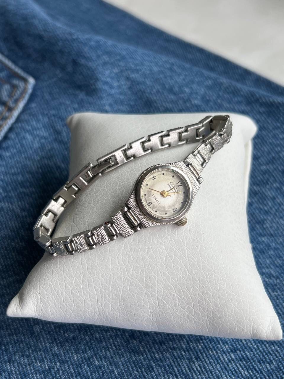 Vintage Glamour Minimalistic Stainless Japanese Style Bracelet Watch Size ONE SIZE - 1 Thumbnail