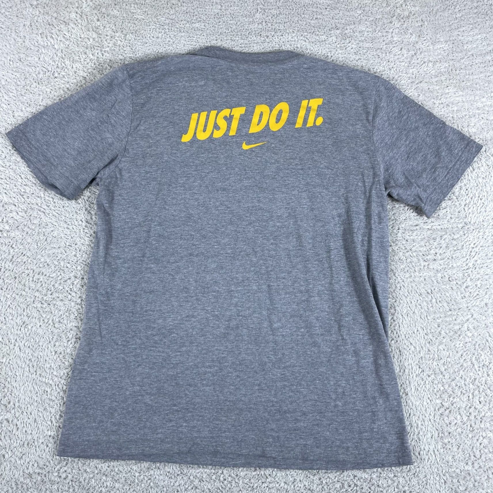 Nike VINTAGE Quinnipiac University Nike T-Shirt Mens M Gray Bobcats Basketball Hockey CT Size US M / EU 48-50 / 2 - 2 Thumbnail