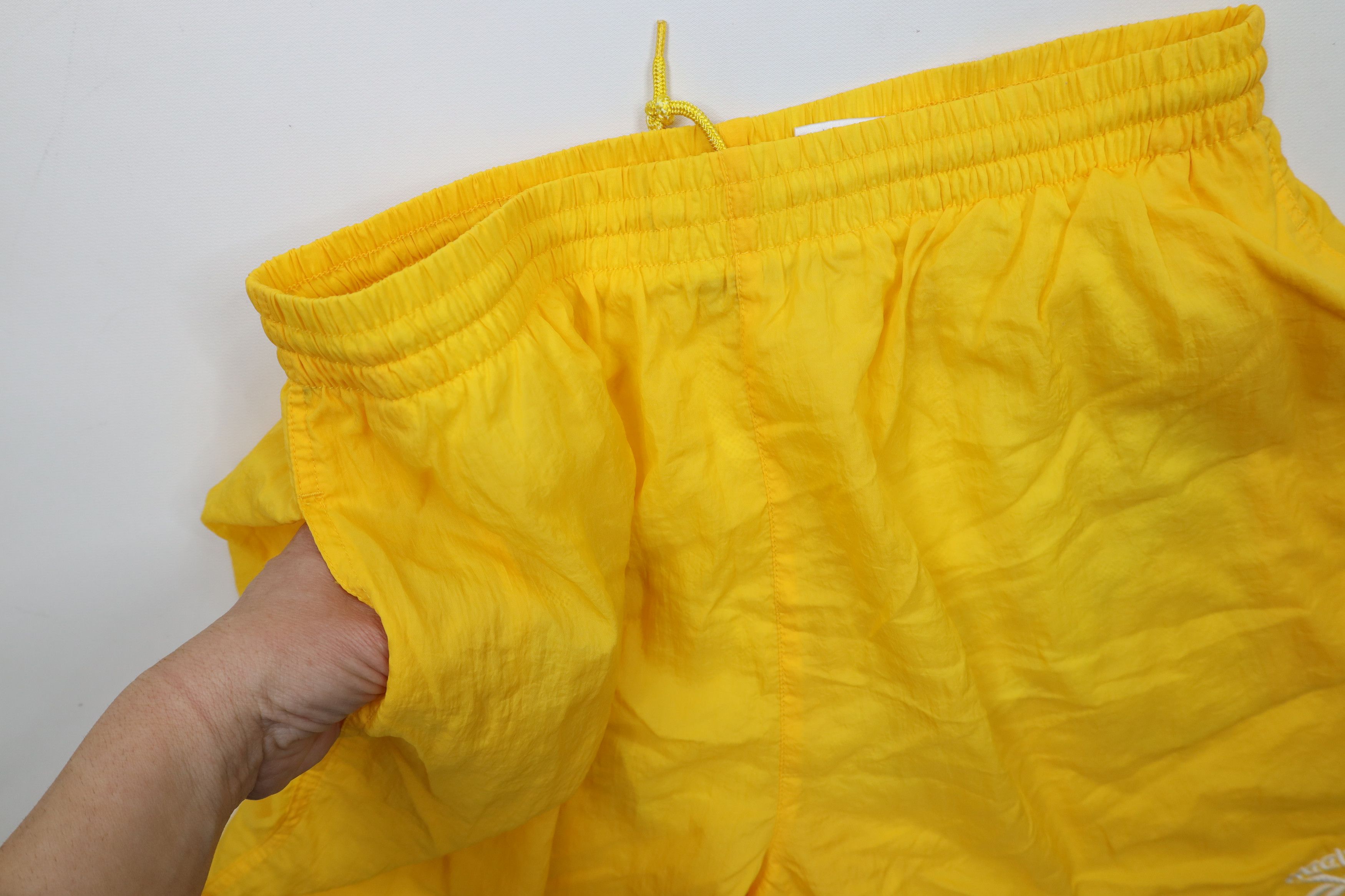Reebok × Vintage Vintage 90s Reebok Lined Above Knee Shorts Yellow Nylon Size US 36 / EU 52 - 8 Thumbnail
