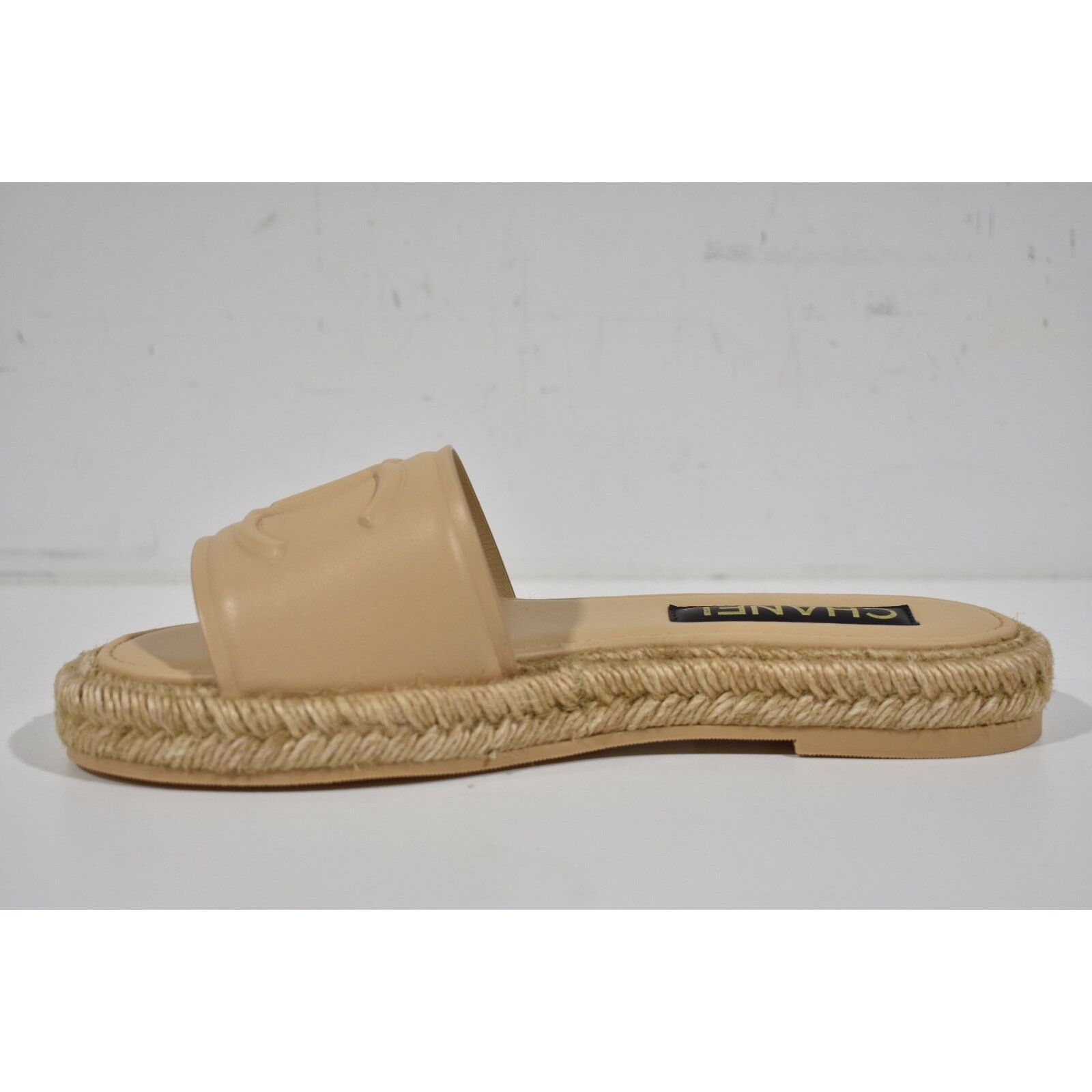 Chanel Chanel 23C Beige Lambskin Leather CC Logo Slide Sandal Size US 8 / IT 38 - 9 Thumbnail