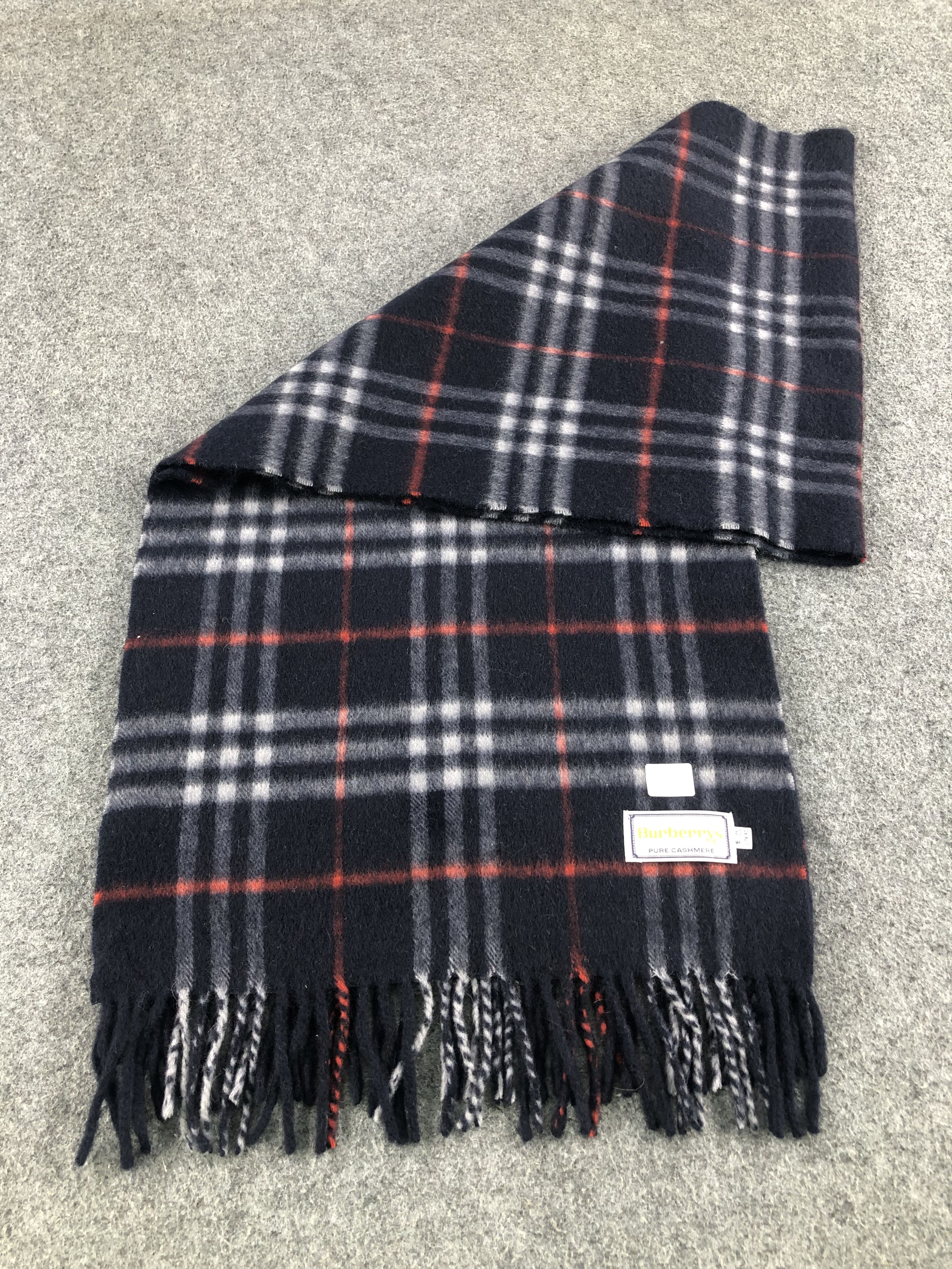 Burberry Burberrys Pure Cashmere Scarf / Muffler / Neckwear Size ONE SIZE - 4 Thumbnail