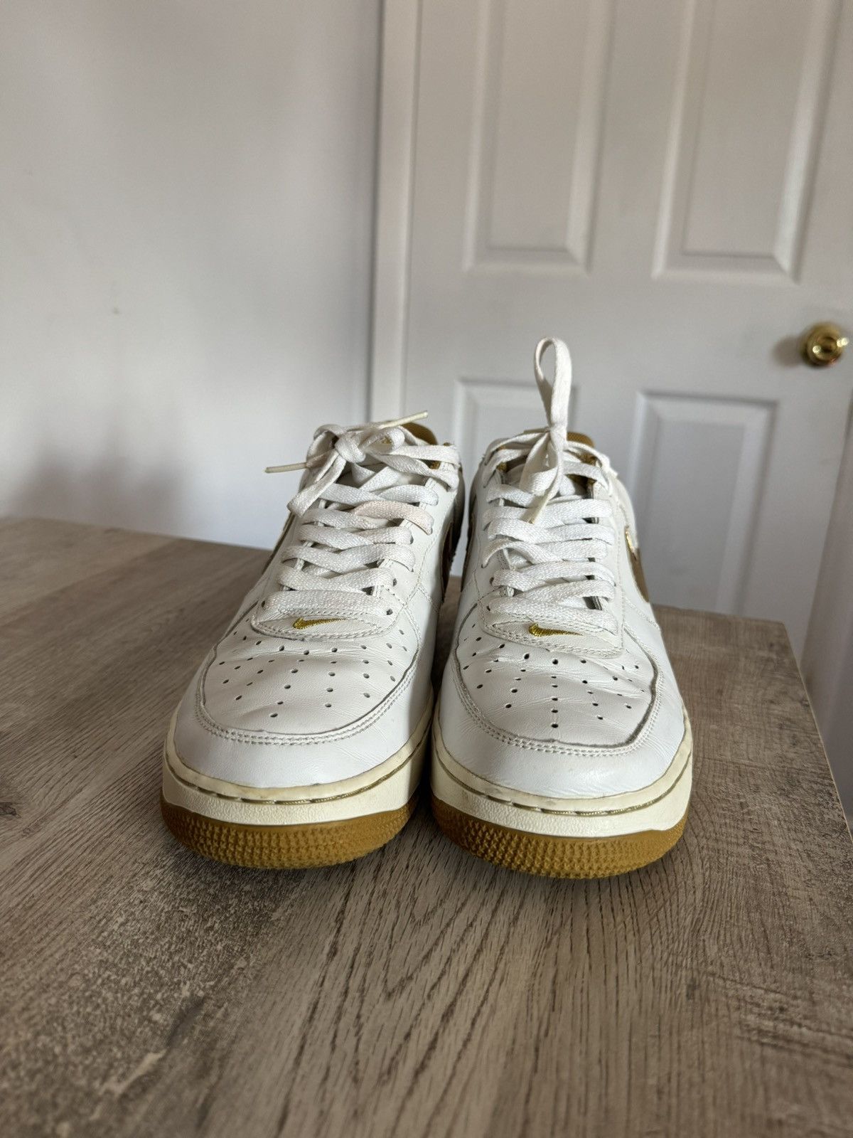 Nike Nike Air Force 1 White / Gold Size US 11.5 / EU 44-45 - 8 Thumbnail