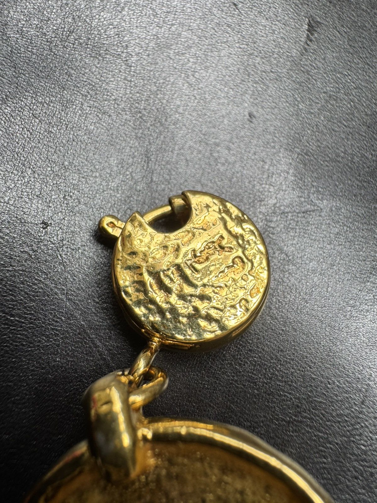 Jewelry × Vintage × Yves Saint Laurent VTG 1980s YSL BY ROBERT GOOSSENS ATLAS GOLD TONE BRACELET Size ONE SIZE - 4 Thumbnail