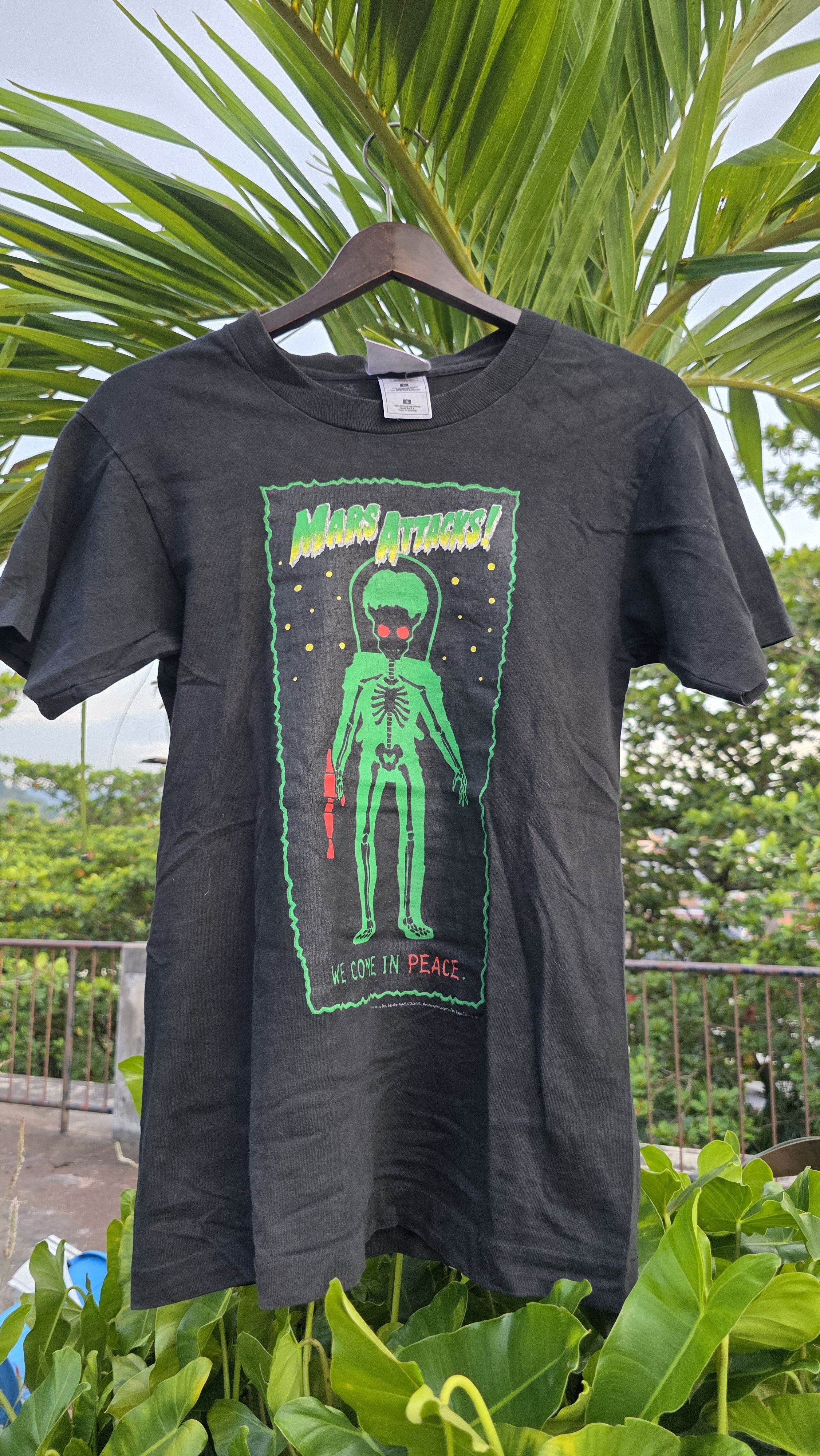 Warner Bros VINTAGE 90s MARS ATTACK WE COME IN PEACE STANLEY DESANTIS Size US S / EU 44-46 / 1 - 1 Thumbnail