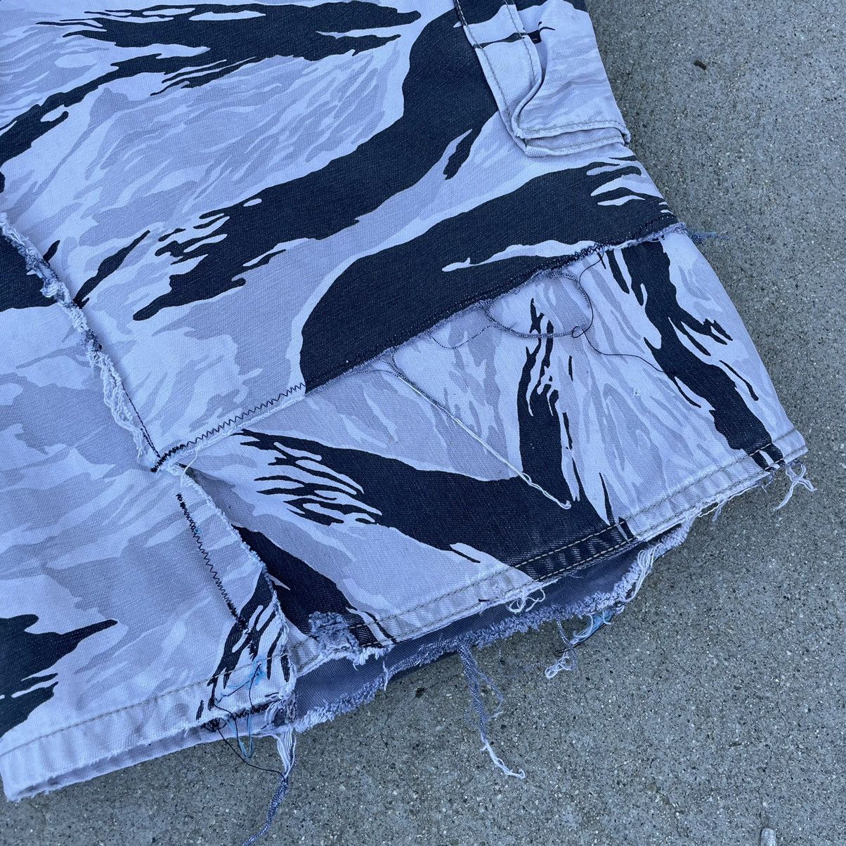Levi's × Vintage Baggy Tiger Camo Shorts Size US 36 / EU 52 - 9 Thumbnail