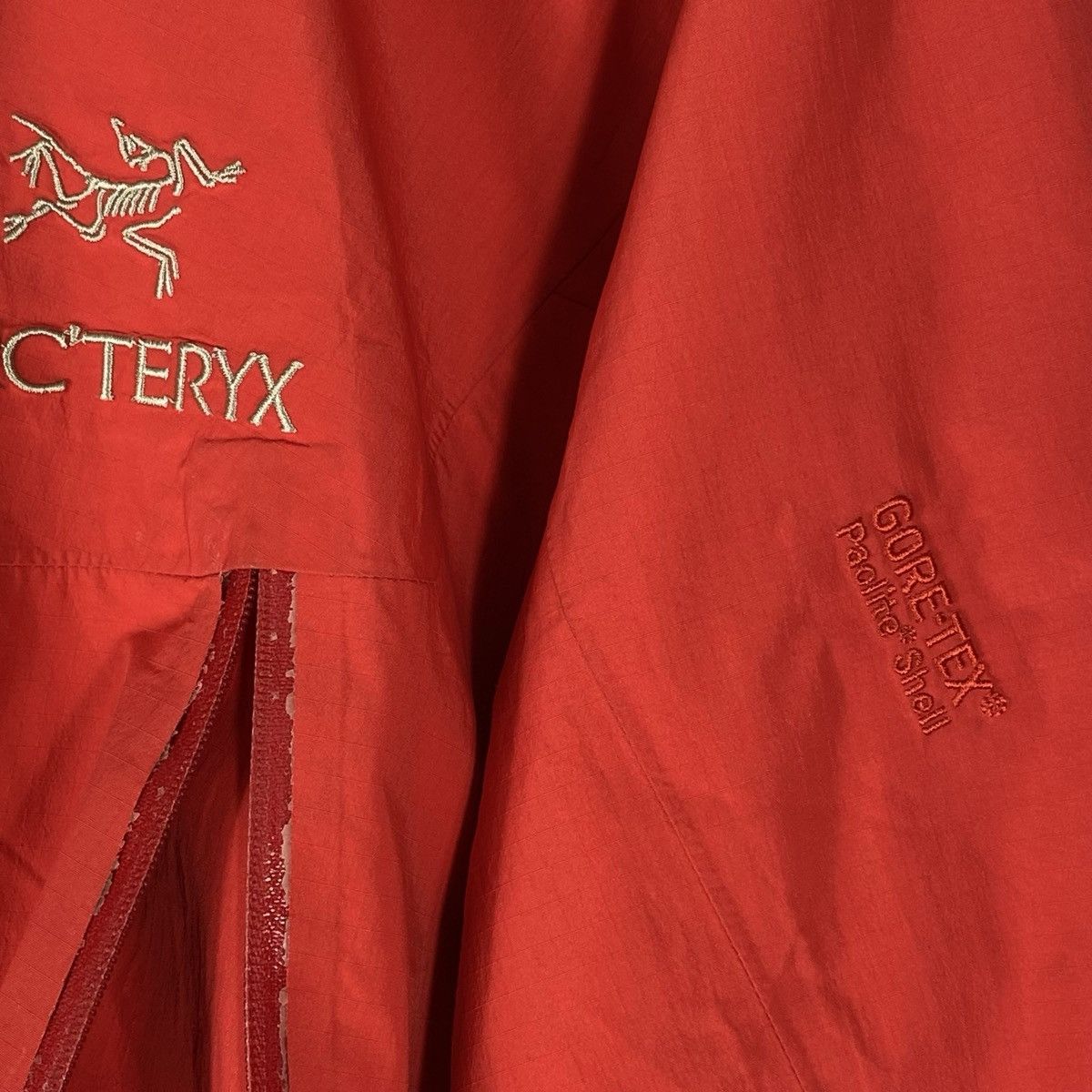 Arc'teryx Vintage Arc'teryx Gore-Tex Paclite Shell Jacket Red Size US M / EU 48-50 / 2 - 15 Thumbnail