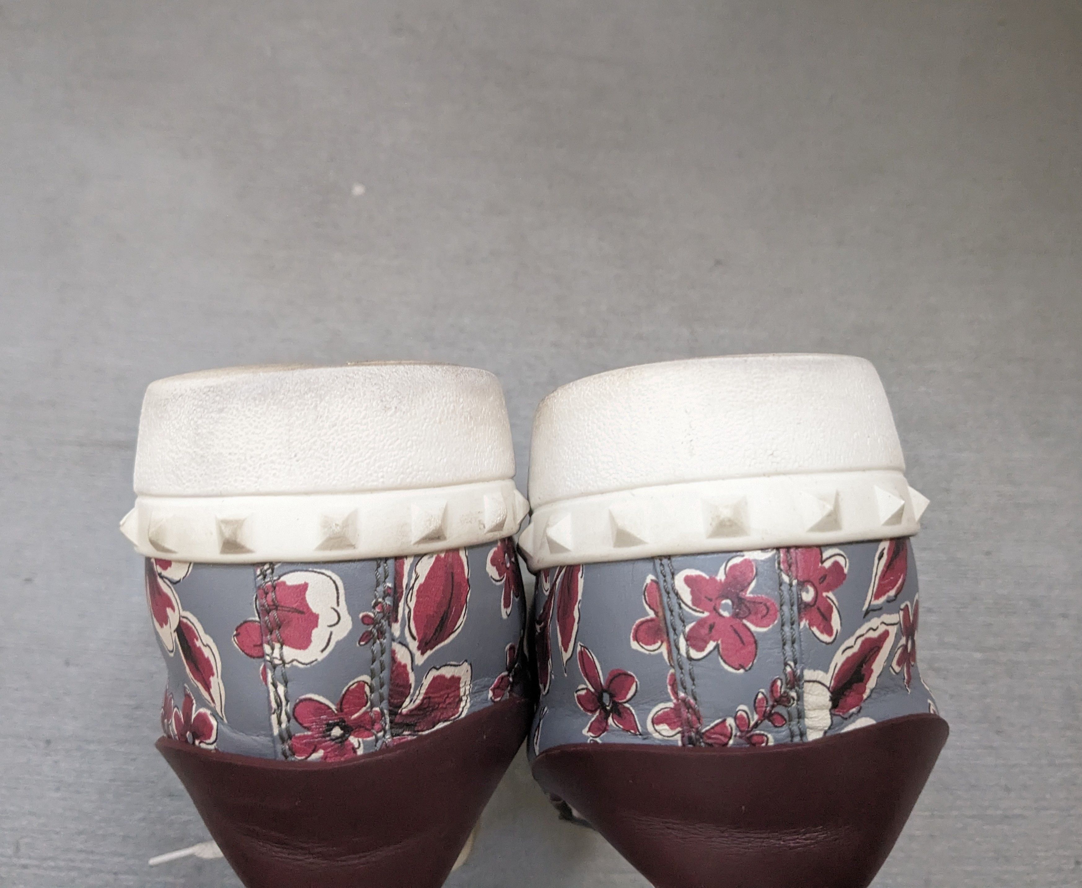 Valentino Valentino Rockstud Sneakers 9.5 42.5 Floral Gray Leather Size US 9.5 / EU 42-43 - 16 Thumbnail