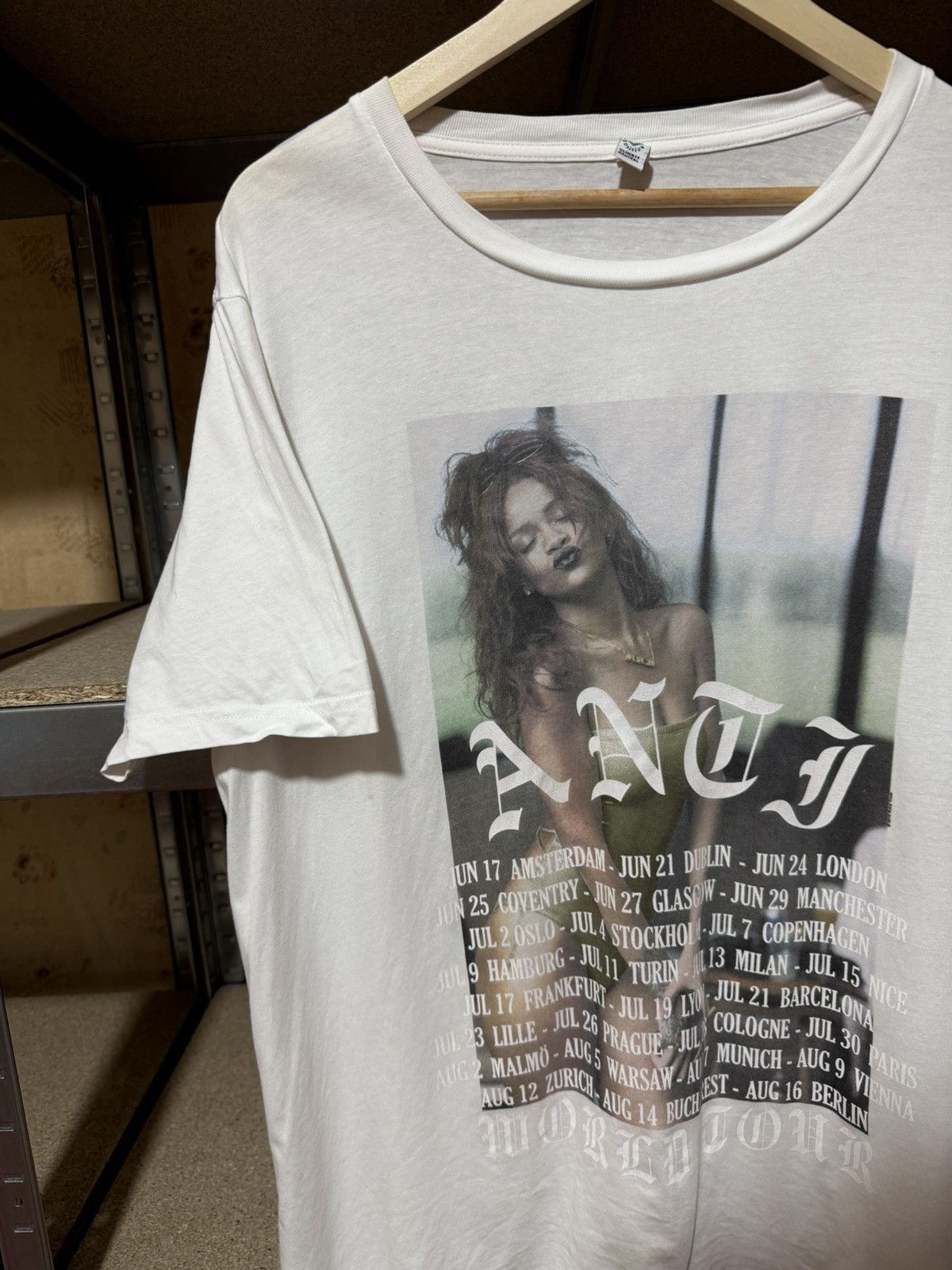 Band Tees × Rihanna Rihanna “ Anti World Tour 2016 “ Rap T-Shirt Y2K Hype Size US XL / EU 56 / 4 - 2 Thumbnail