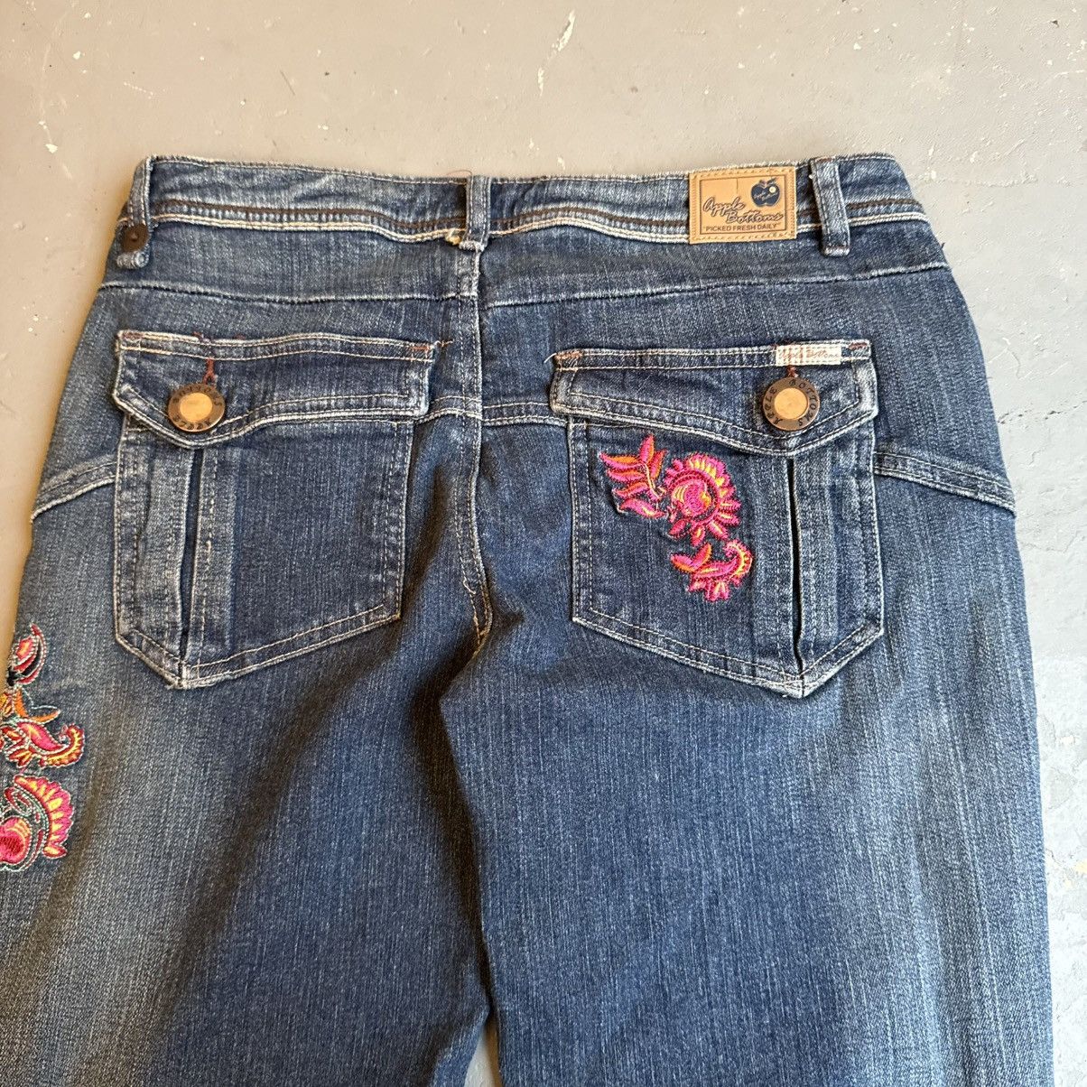 Miss Me Vintage Apple Bottoms Embroidered Y2K Jeans RARE Flowers Size 30" / US 8 / IT 44 - 4 Thumbnail