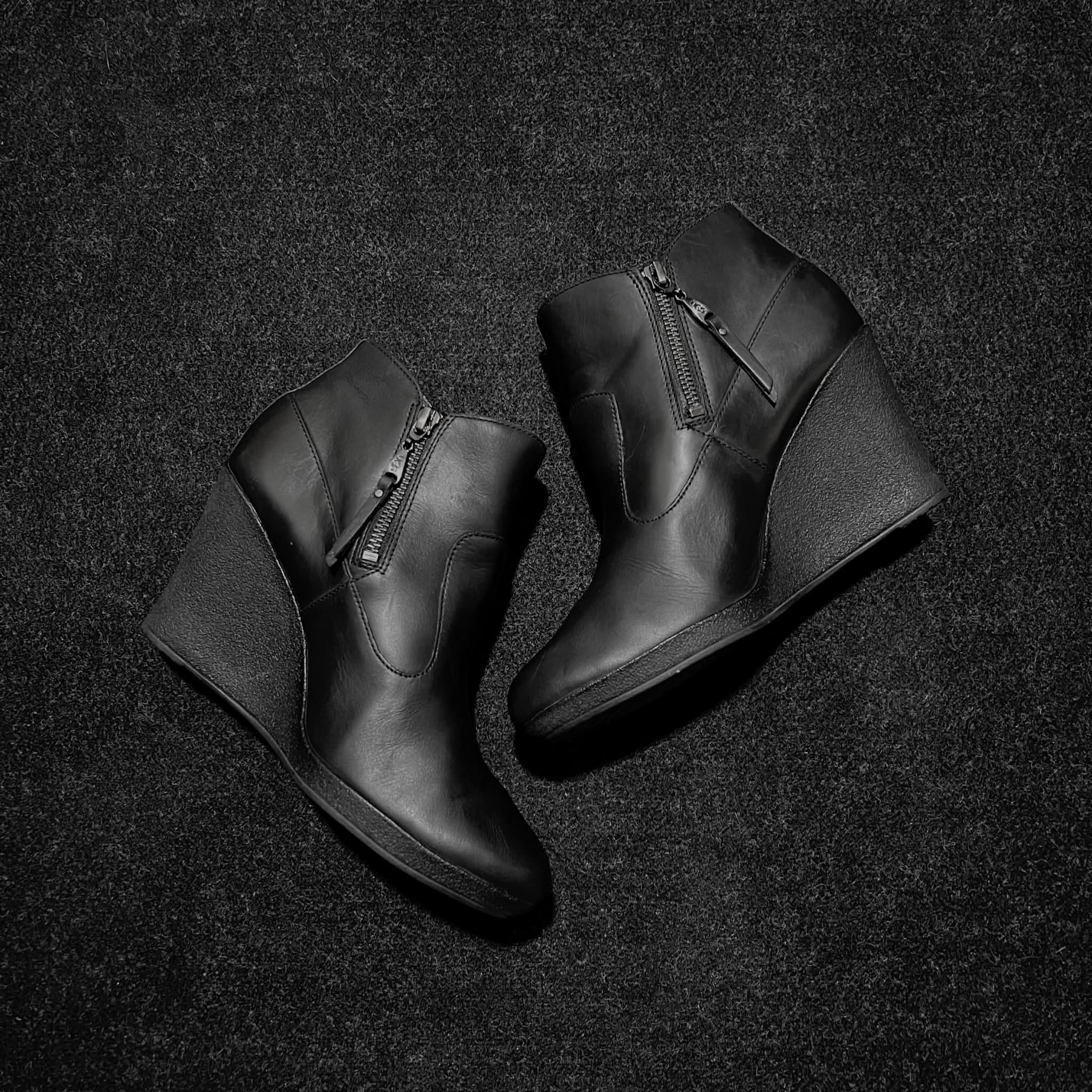 Ugg UGG Meredith Leather Wedge Bootie Ash Wedge Style Size US 8.5 / IT 38.5 - 2 Thumbnail