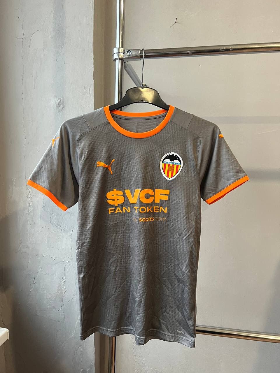 Puma 2021/22 RARE VALENCIA CF FOUTH SOCCER JERSEY FOOTBALL SHIRT Size US S / EU 44-46 / 1 - 2 Thumbnail