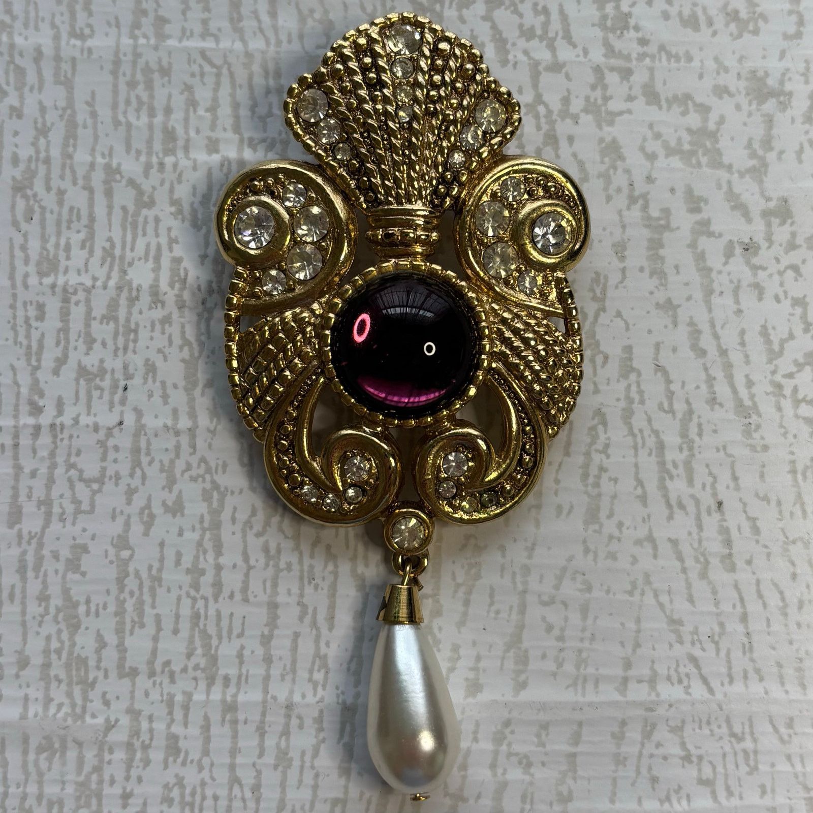 Other Vtg Jeff Lieb Gold Tone Brooch Faux Pearl Rhinestone Purple Size ONE SIZE - 1 Thumbnail