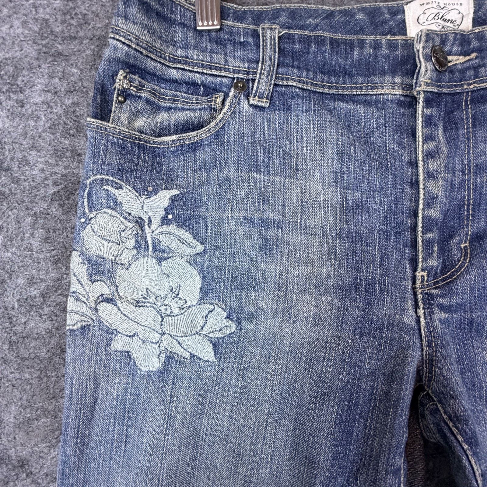 White House Black Market Y2K White House Black Market Blanc Jeans Womens 8 Roses Size 30" / US 8 / IT 44 - 3 Thumbnail