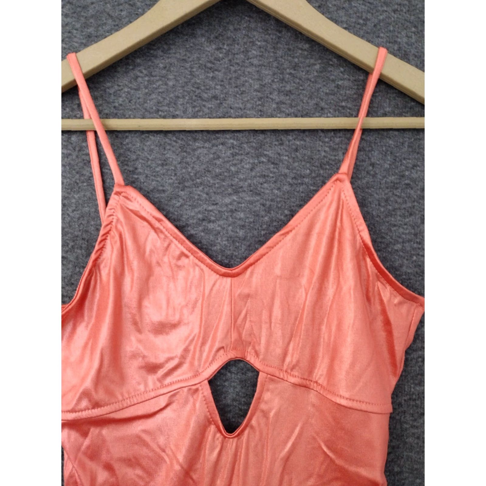 Vintage Codigo Women's One Piece Peach Keyhole Spaghetti Strap Swimsuit M size - One Piece Beachwear, Regular, Peach, Polyester Spandex, Hand Wash Only, NIKE Size ONE SIZE - 3 Thumbnail