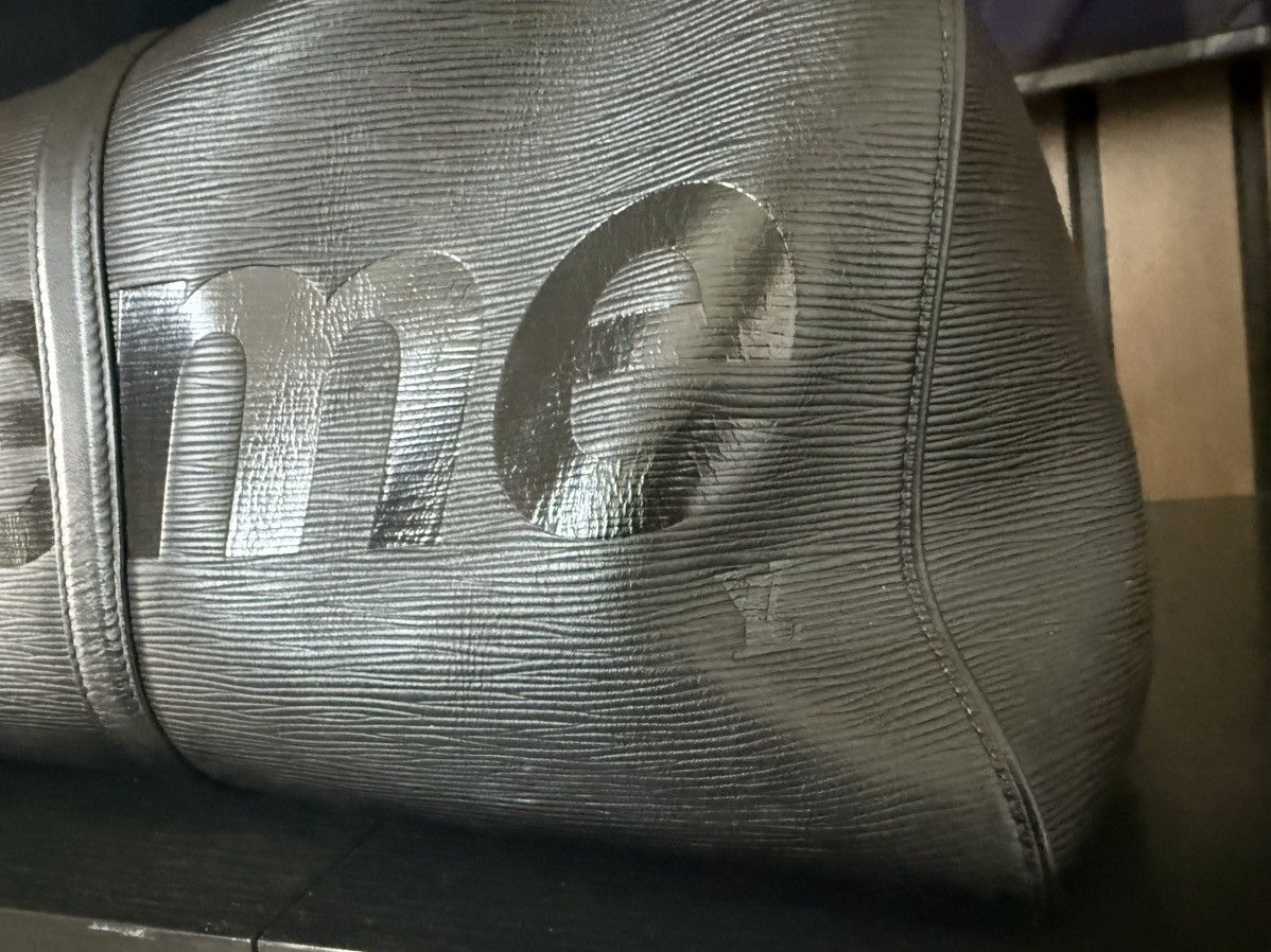 Louis Vuitton Louis Vuitton x Supreme Keepall 55 – Black Epi Leather Size ONE SIZE - 8 Thumbnail