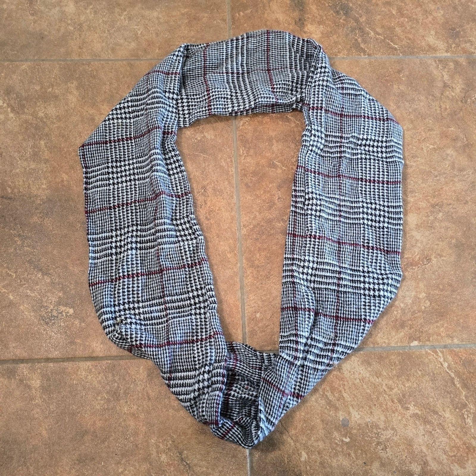 Other Multicolor Detailed Infinity Scarf w/Pocket Size ONE SIZE - 1 Thumbnail