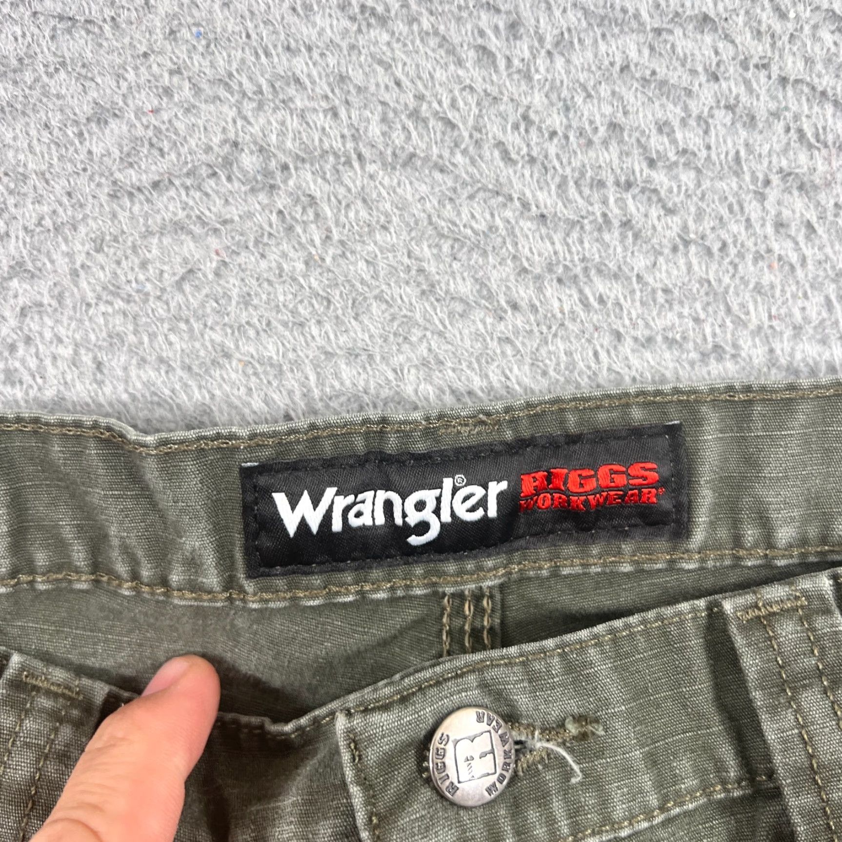 Wrangler VINTAGE Wrangler RIGGS Workwear Cargo Pants Pants 36 Regular Green 36x32 Distressed Mens Wrangler Riggs Workwear 90s Outdoor Workwear Size US 36 / EU 52 - 6 Thumbnail