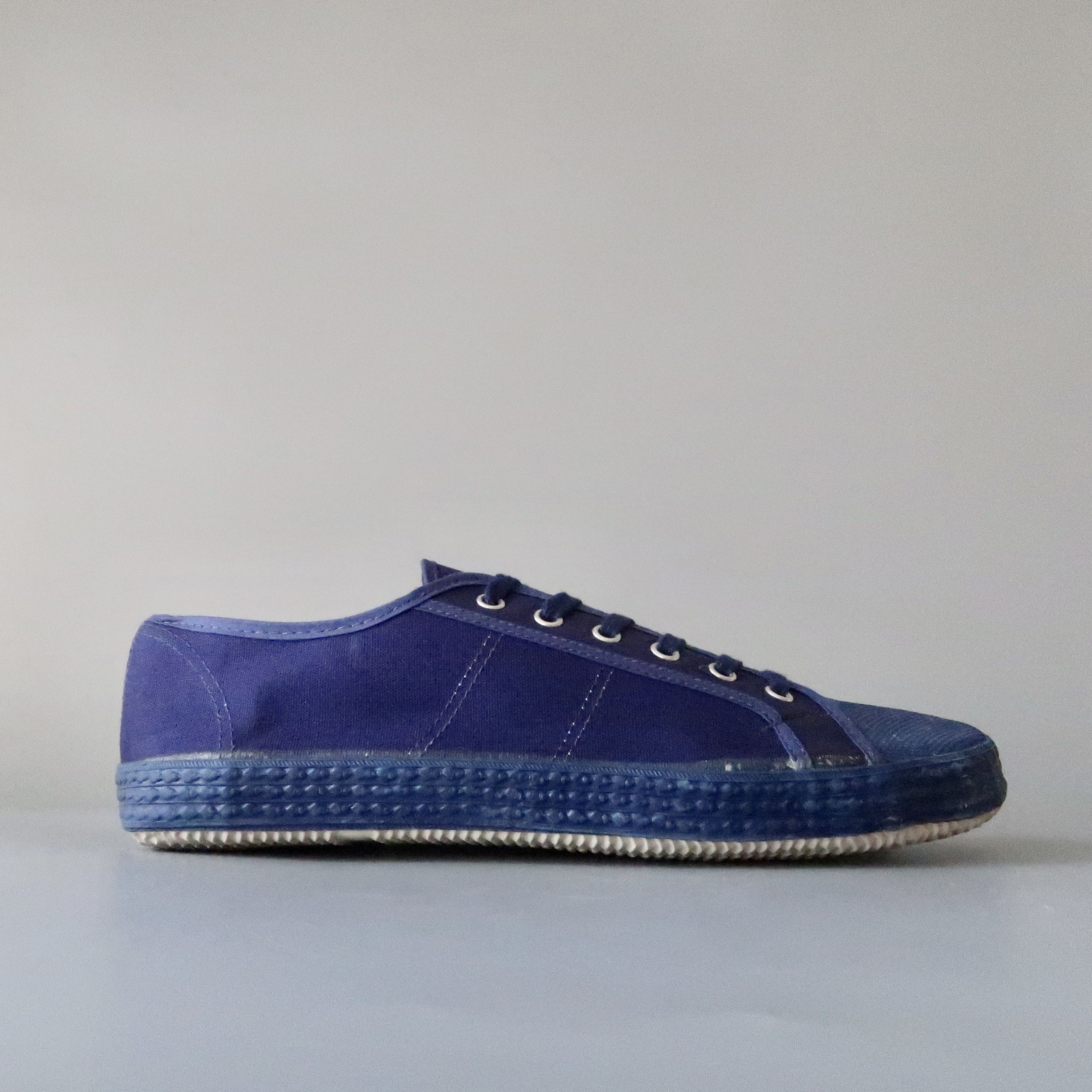 Vintage DEADSTOCK, VTG 1970s Swedish Army gym trainers size 44 Size US 10 / EU 43 - 2 Thumbnail