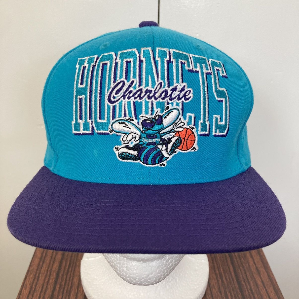 Mitchell & Ness × NBA × Vintage CHARLOTTE HORNETS MITCHELL & NESS SNAPBACK HAT NBA HARDWOOD Size ONE SIZE - 1 Thumbnail