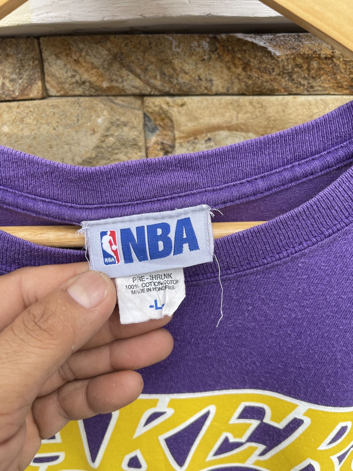 NBA Last Drop🔥Rare🔥Vintage LAKERS Nba 24 BRYANT T-Shirt Size US L / EU 52-54 / 3 - 7 Thumbnail