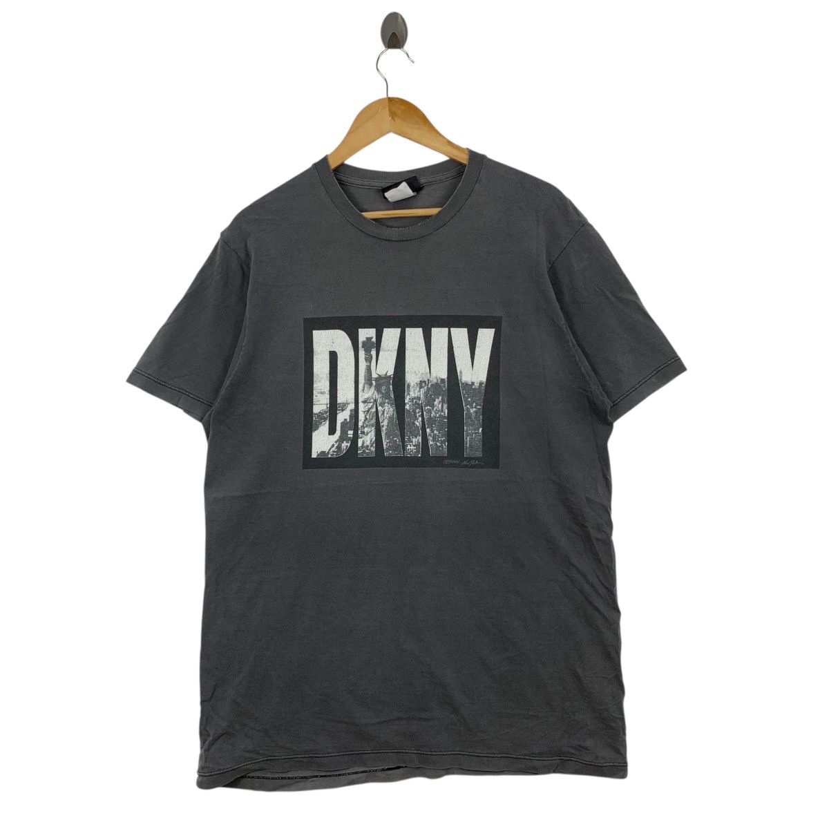 DKNY Vintage 90s DKNY Donna Karan New York Usa Tshirt Size US M / EU 48-50 / 2 - 1 Thumbnail