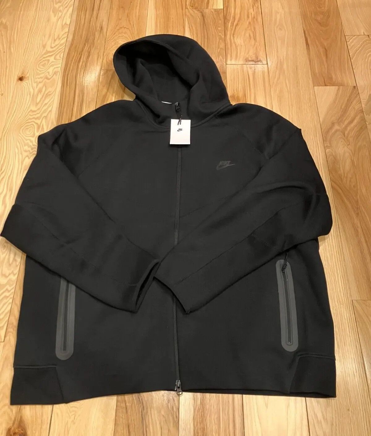 image of Men's Nike Tech Fleece Windrunner Full-Zip Hoodie XL in Black