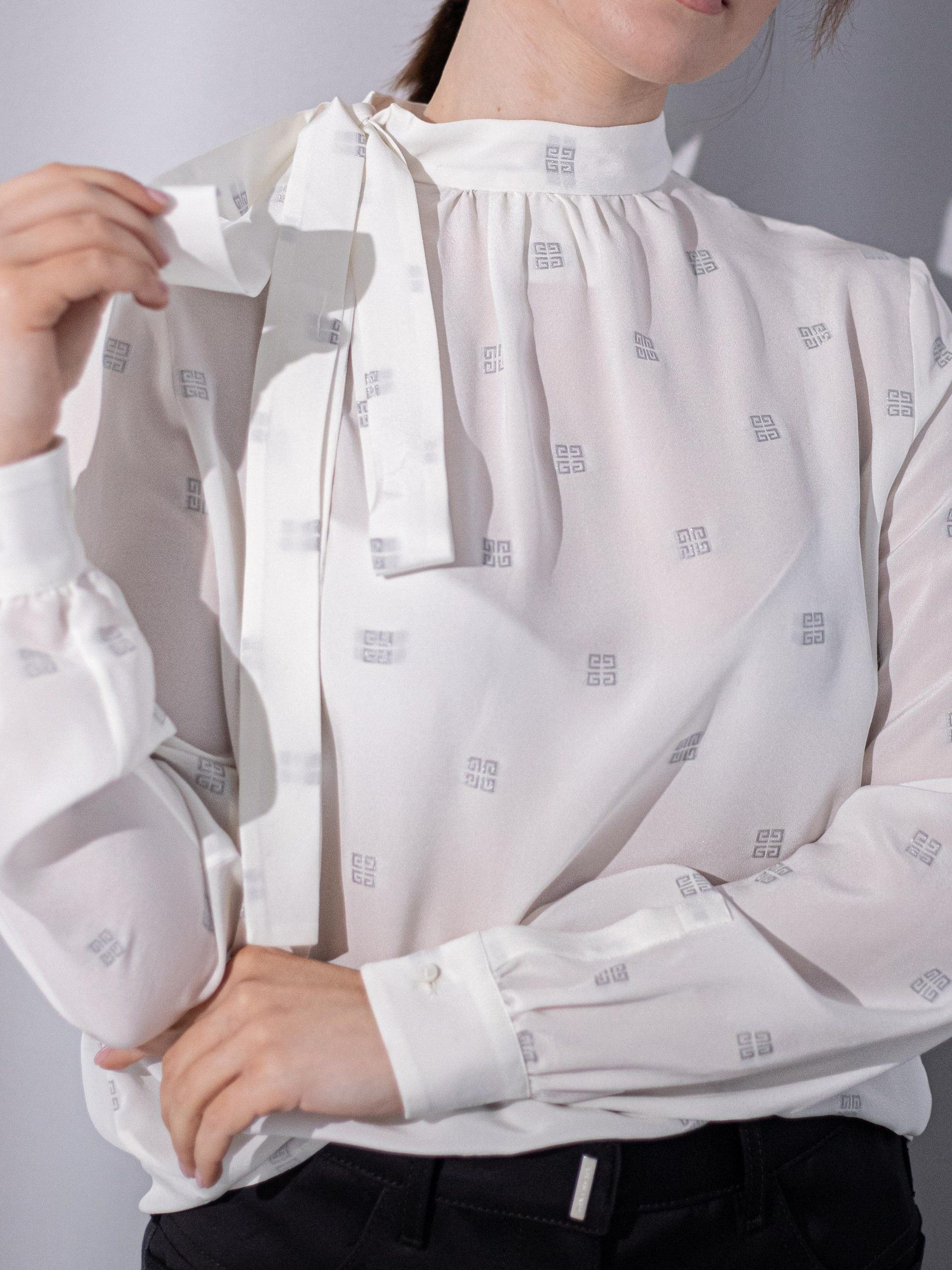 Givenchy o1w1db10325 Lavaliere Long Sleeves Blouse in White Size S / US 4 / IT 40 - 7 Thumbnail
