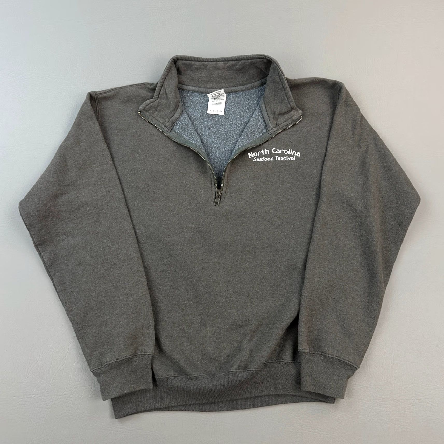 Gildan North Carolina Seafood Festival Sweatshirt Mens Small Gray 1/4 Zip Pullover Size US S / EU 44-46 / 1 - 3 Thumbnail