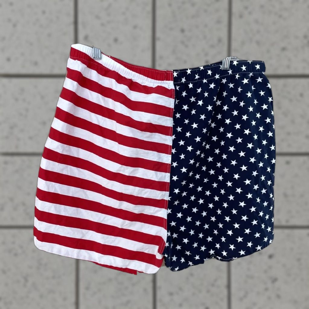 Old Navy OLD NAVY Shorts Men XL AMERICAN FLAG PRINT red white blue Stretch Cool Summer XL Size US 36 / EU 52 - 1 Thumbnail