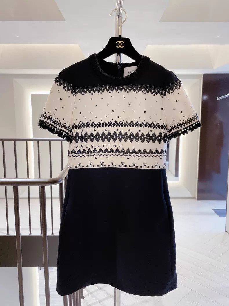 Valentino Valentino Black and white color-blocked dress skirt Size M / US 6-8 / IT 42-44 - 1 Thumbnail