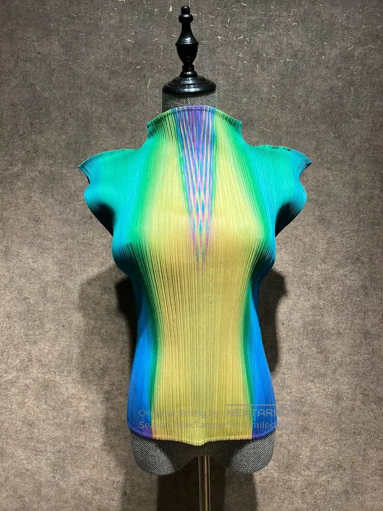 Issey Miyake Issey Miyake Aurora Sleeveless Top Size L / US 10 / IT 46 - 1 Thumbnail